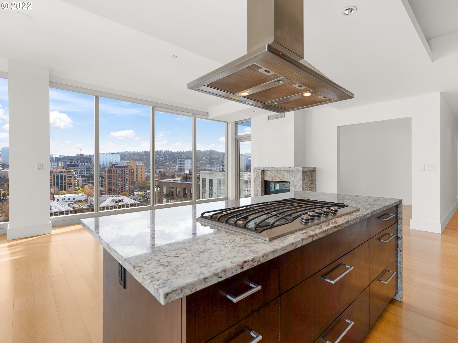 Photo #5: 22422894 Listing 