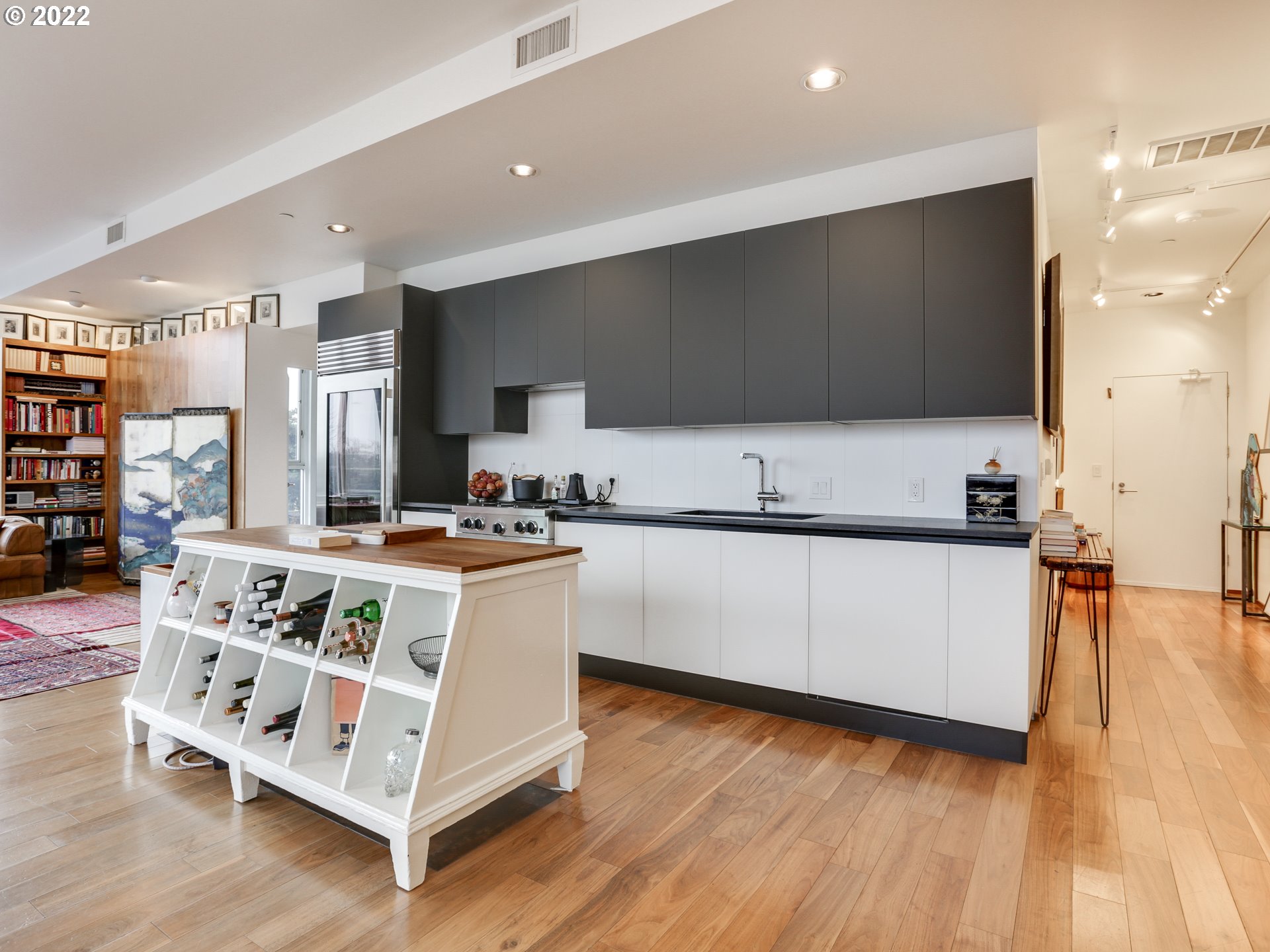 Photo #4: 22422988 Listing 