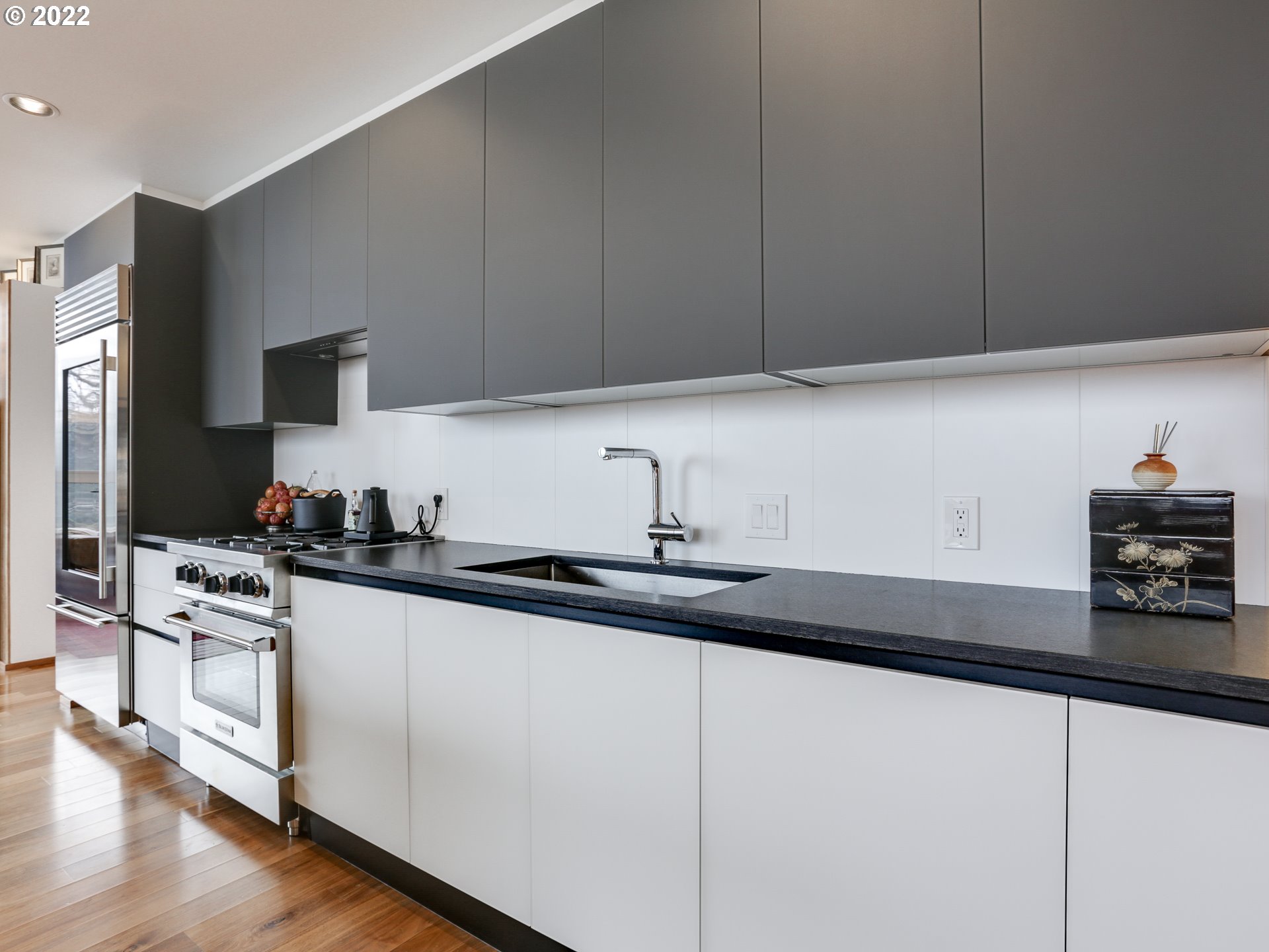 Photo #3: 22422988 Listing 