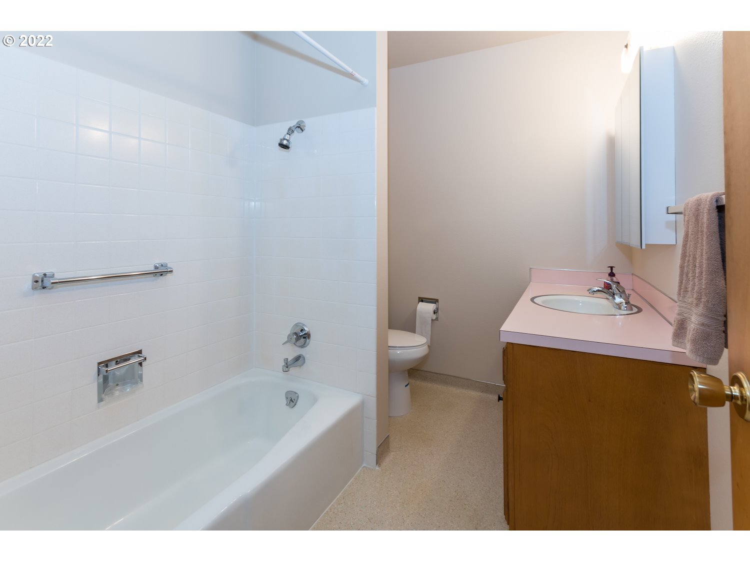 Photo #2: 22429813 Listing 