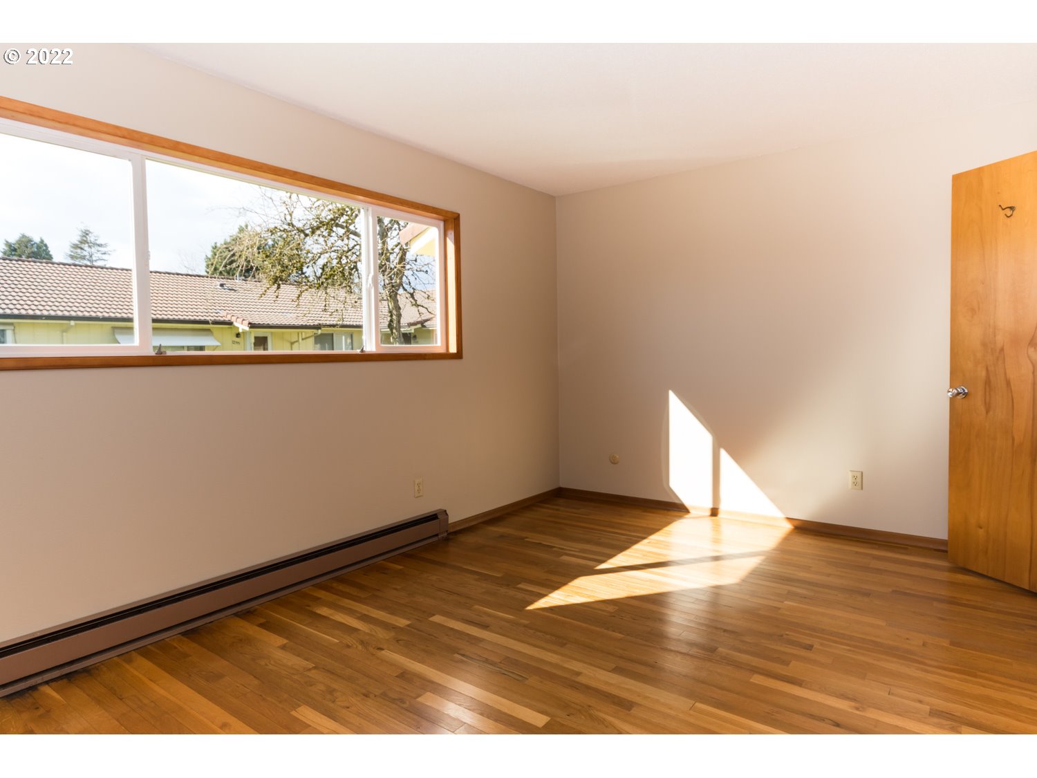 Photo #5: 22429813 Listing 