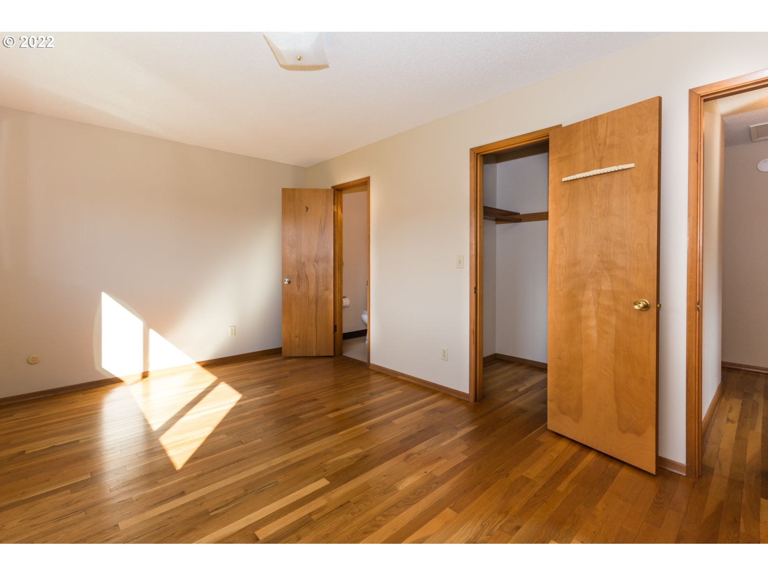 Photo #6: 22429813 Listing 