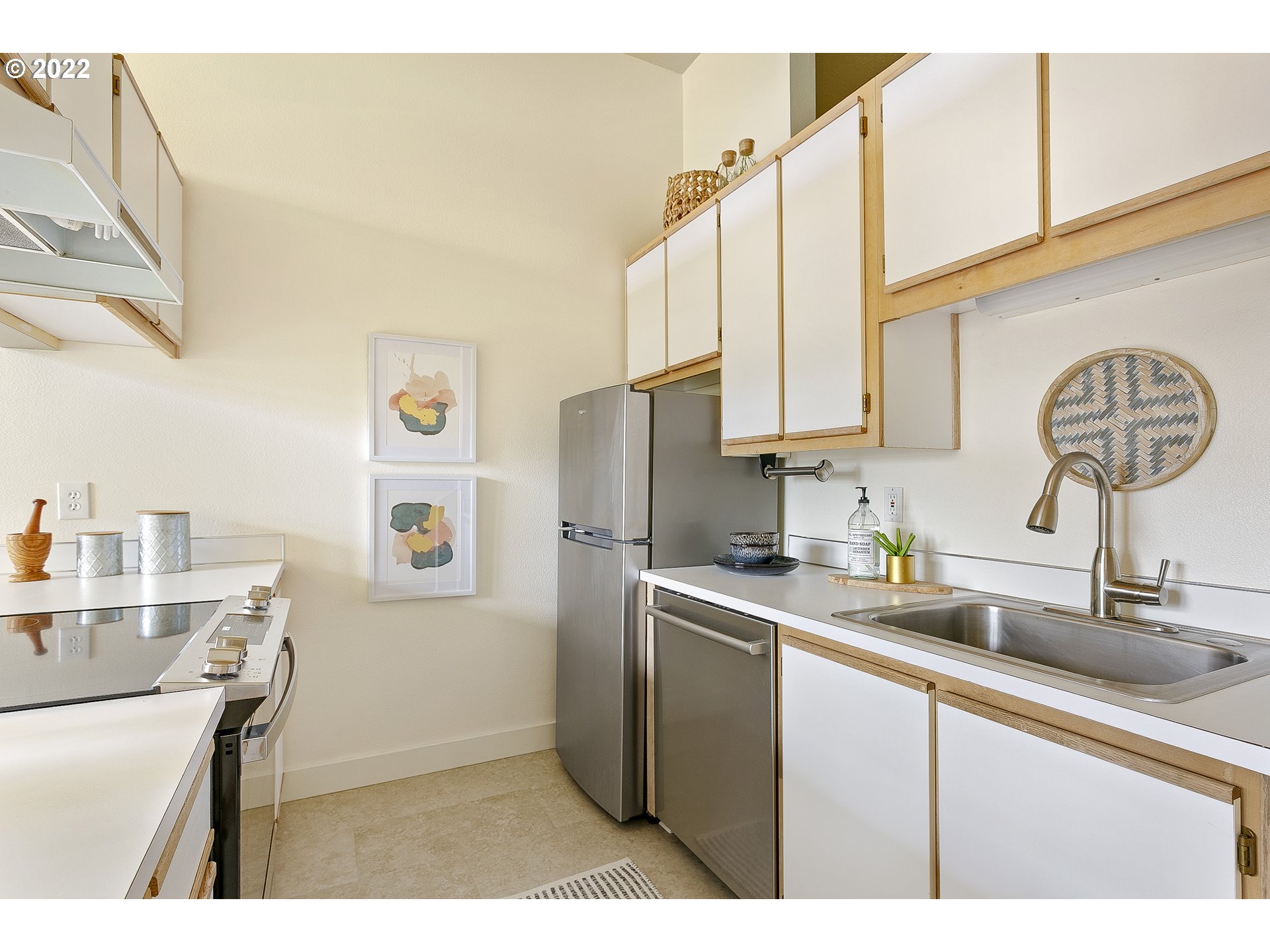Photo #5: 22435137 Listing 