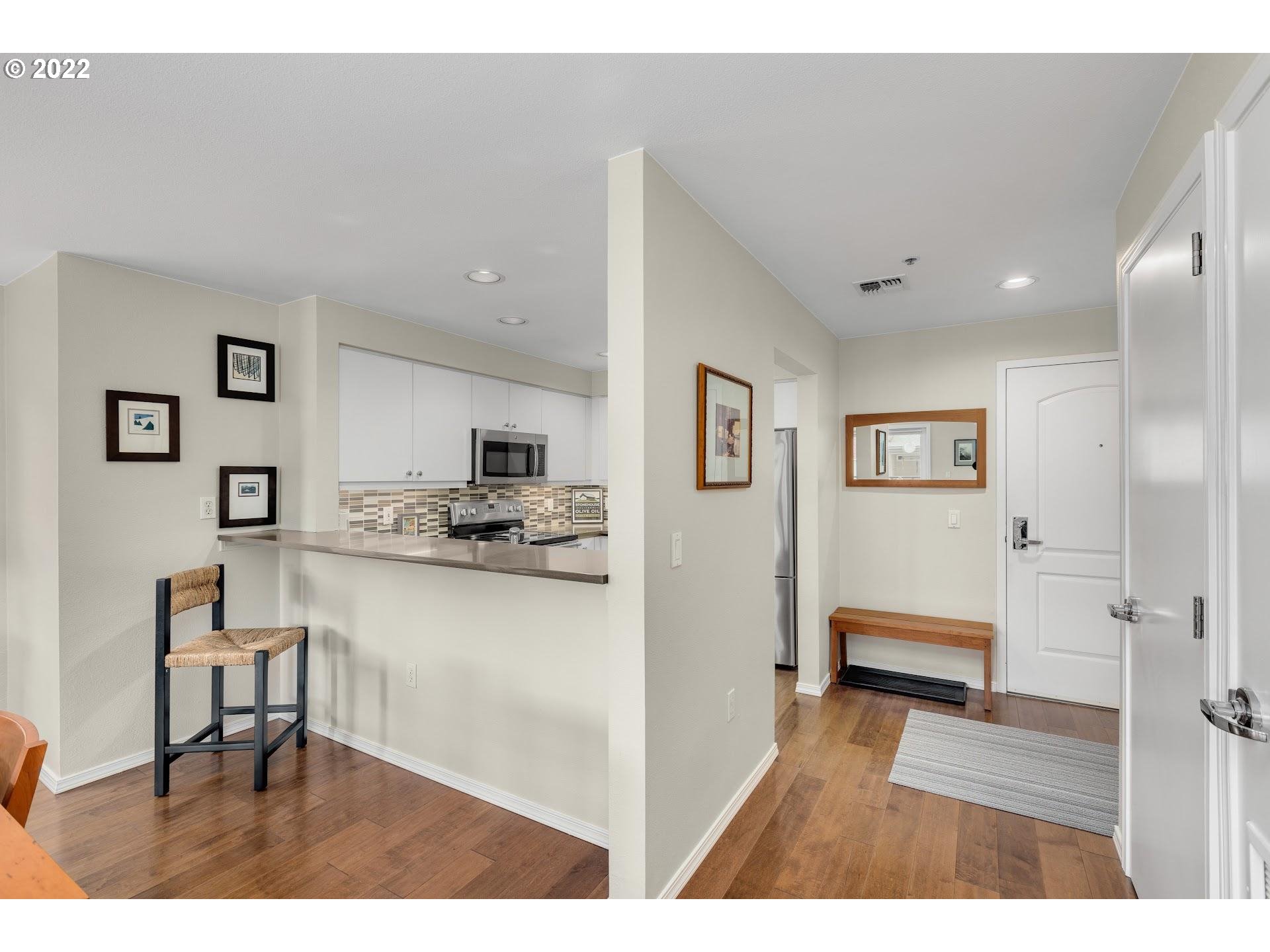 Photo #4: 22435714 Listing 