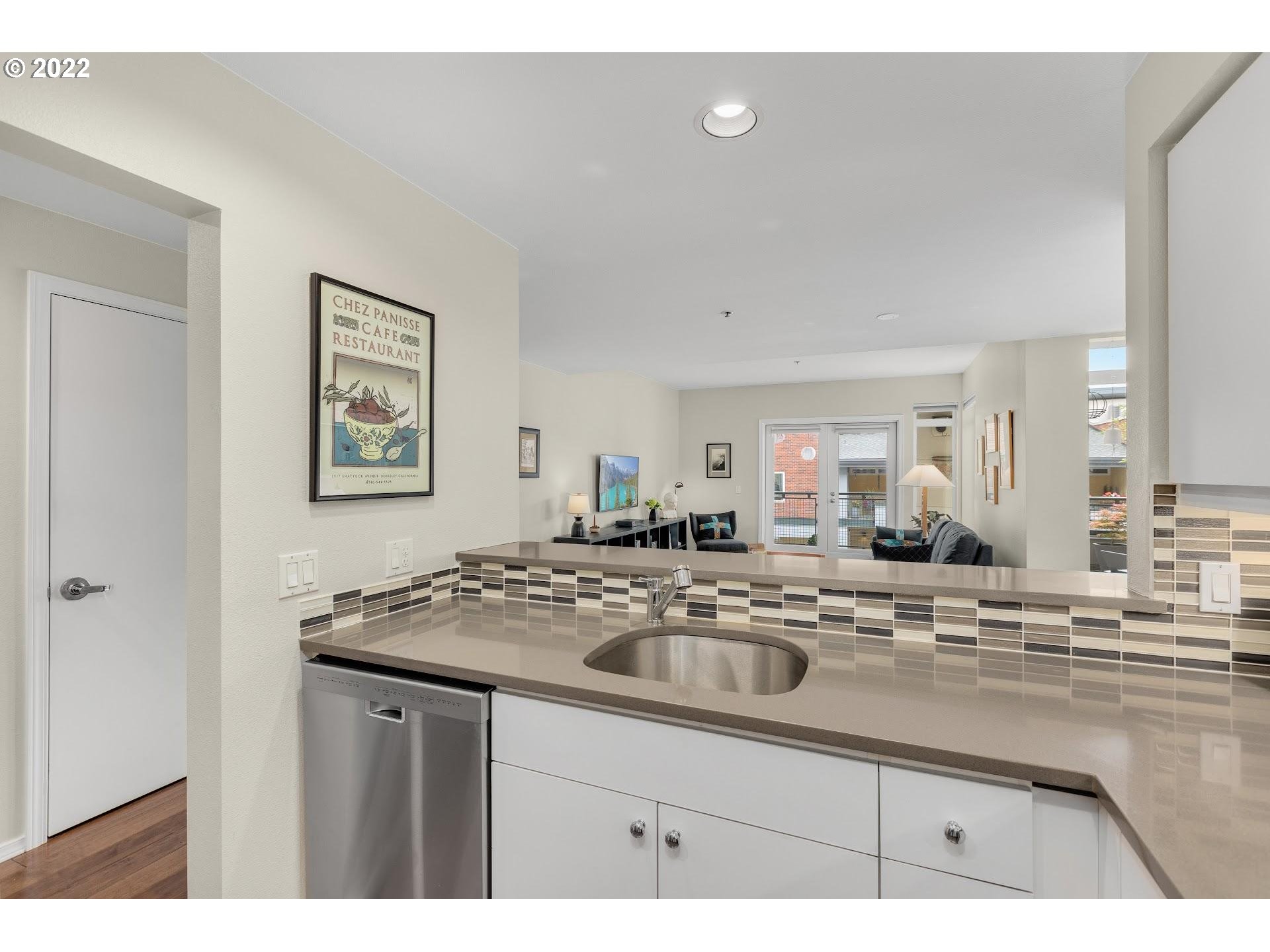 Photo #2: 22435714 Listing 