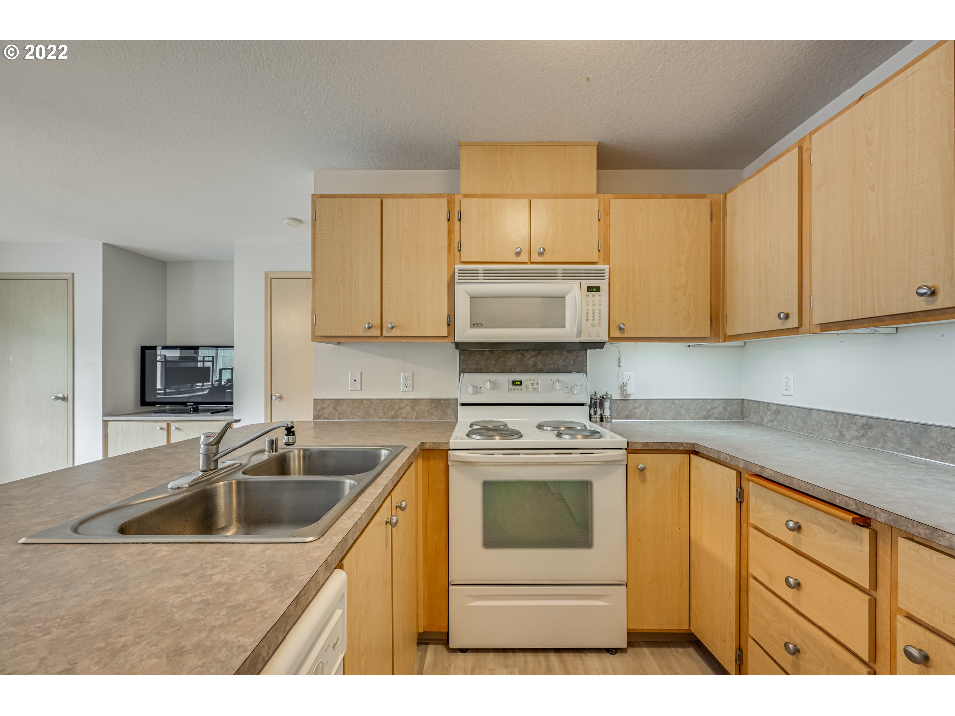 Photo #5: 22436142 Listing 