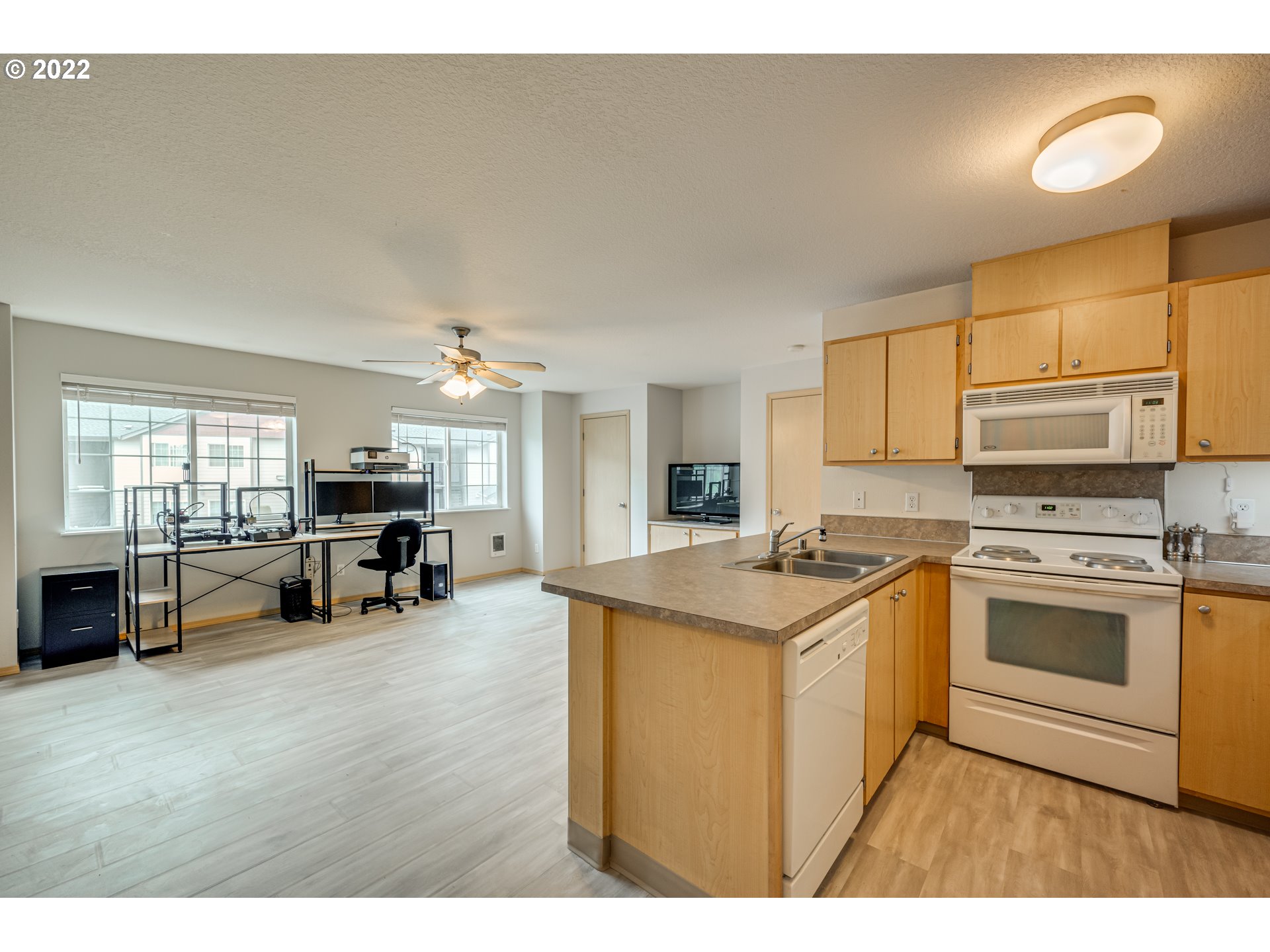 Photo #6: 22436142 Listing 