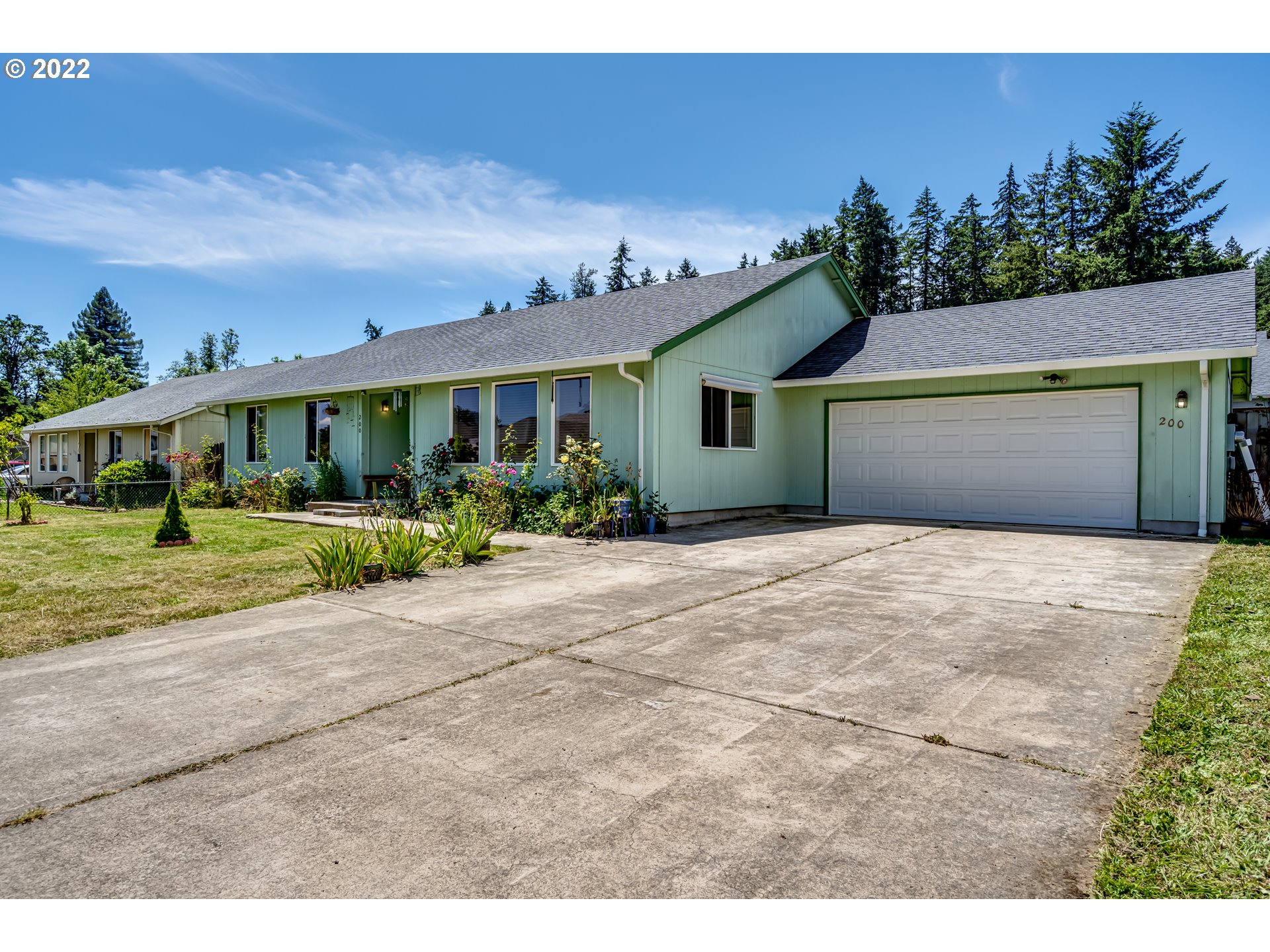 This charming home is not one to miss! Very spacious 3 bedrooms and 2 full baths. Located in a quiet cul-de-sac near shops, downtown and easy access to freeway. All appliances including washer and dryer are included. This home wont be on the market long! Schedule a showing today!
