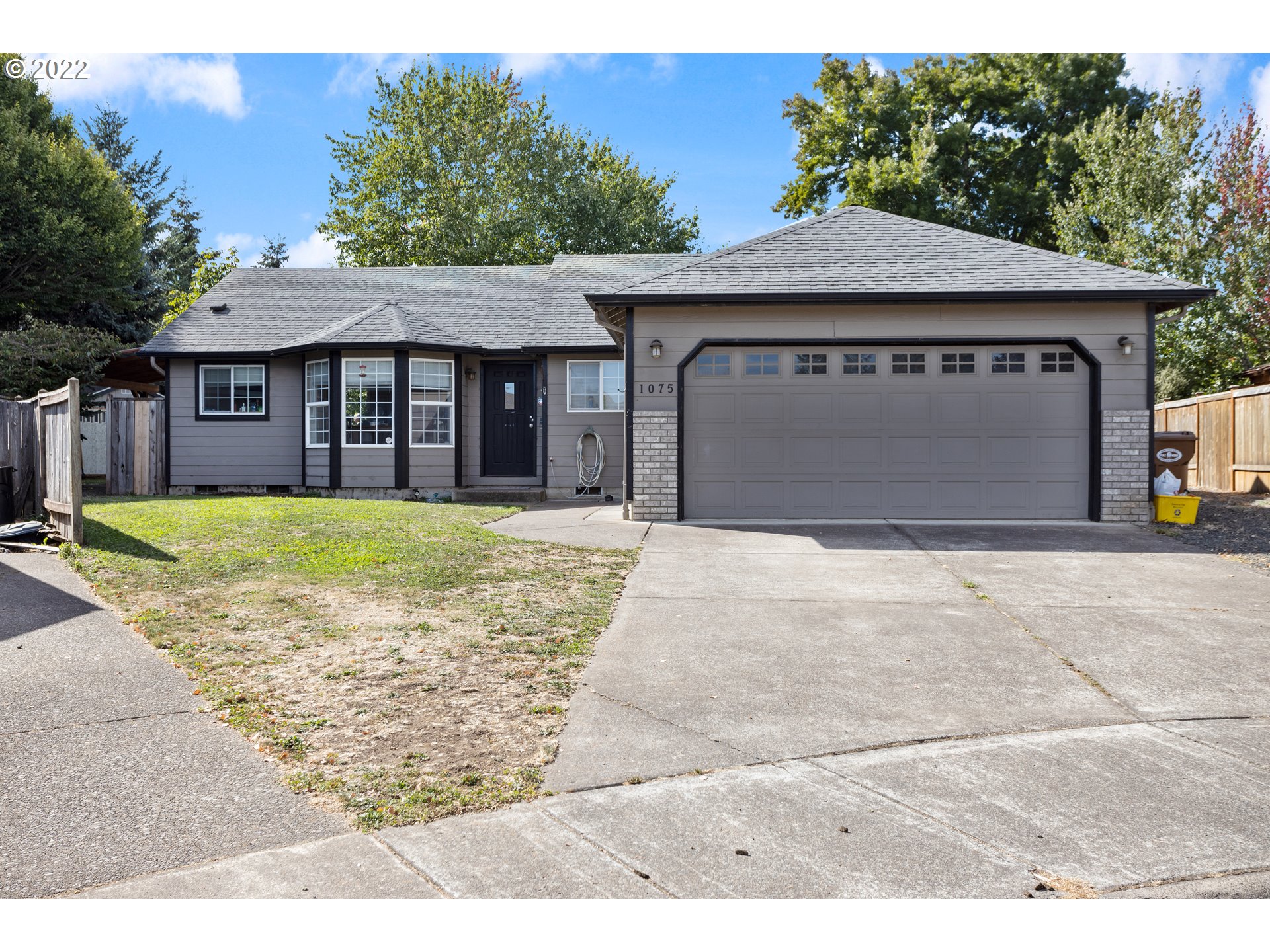 1075 W 17TH AVE, Junction City, OR 