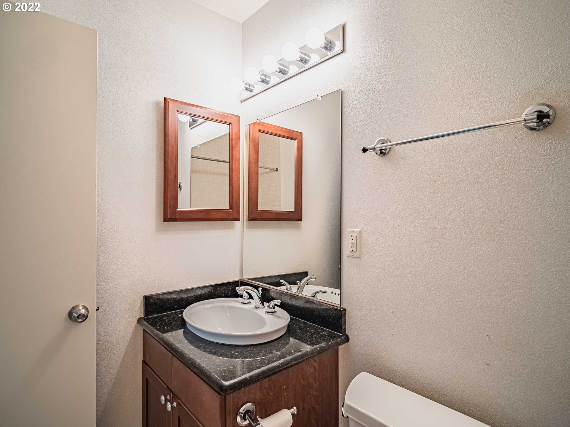 Photo #2: 22460807 Listing 