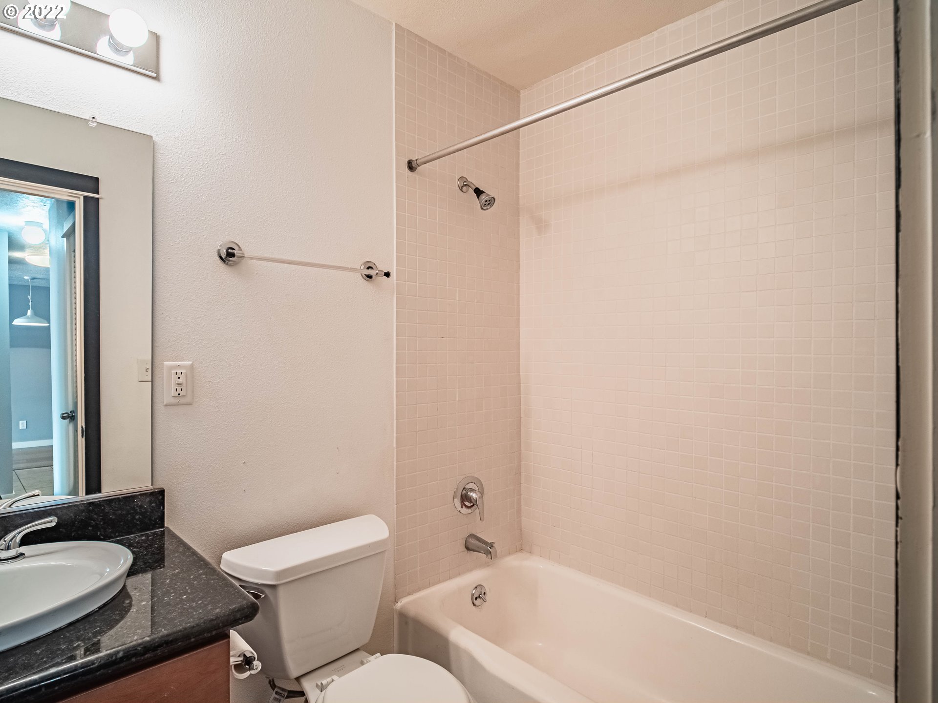 Photo #3: 22460807 Listing 