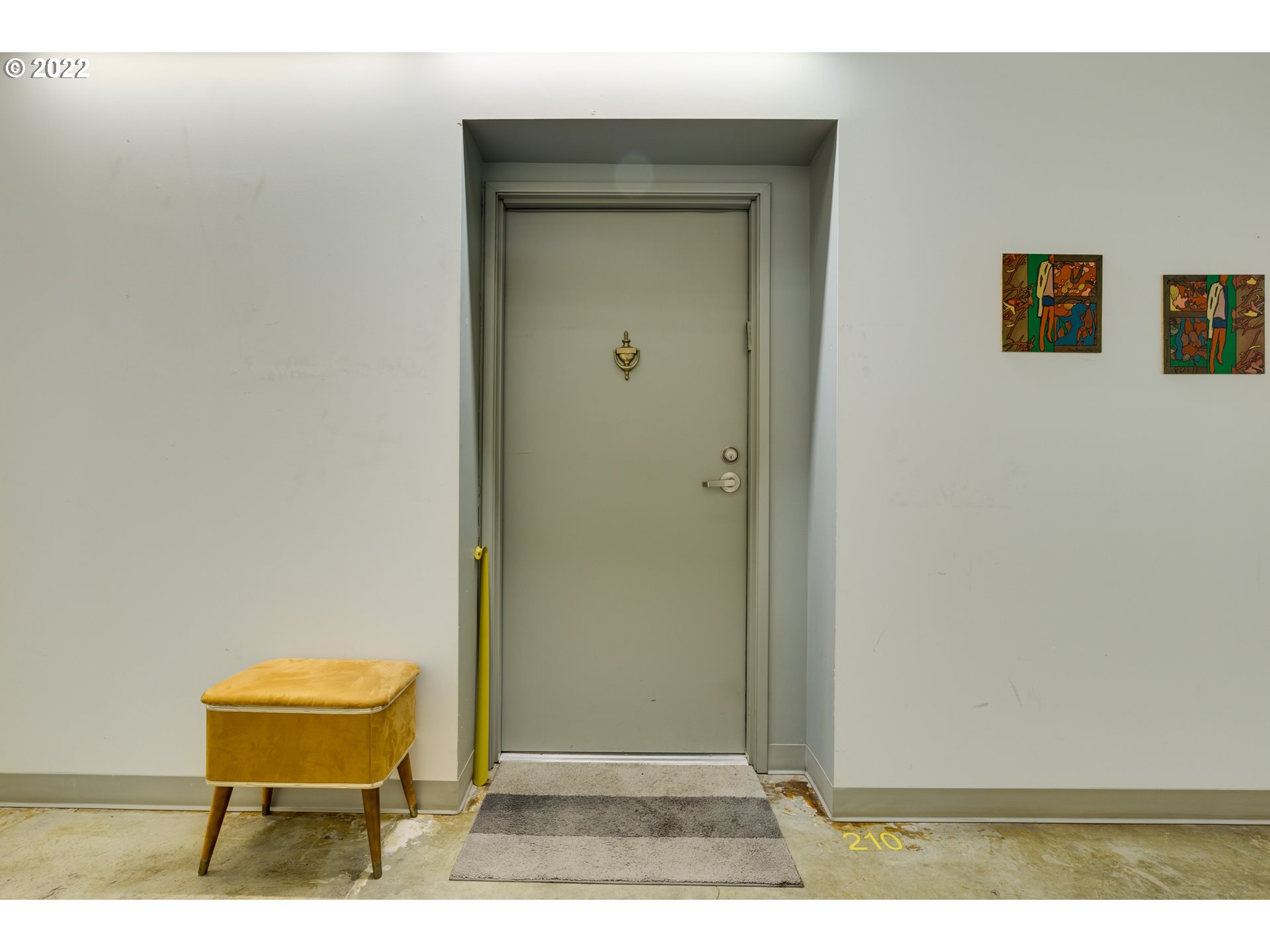 Photo #4 Entrance/Foyer
