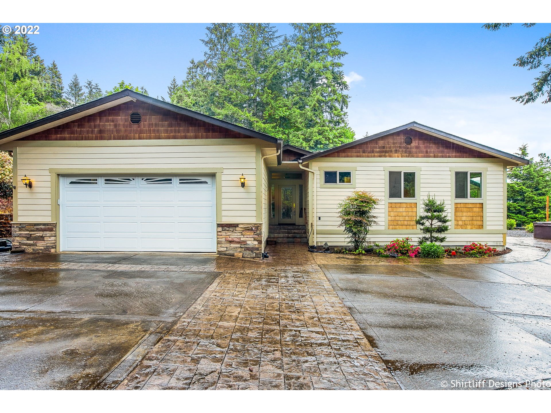 Don't miss out on this beautiful, 1 level, 3Bd/2bth home with southern valley views.Expansive windows surround the living room, dining, and kitchen area.Real hardwood floors throughout. The huge chef's kitchen boasts granite counters and a huge walk-in pantry. Check out the wildlife, mountain views, landscaping, and the valley below from the new Trex deck, gazebo or hot tub. USDA loan eligible! Lots 950145 & 950137 sold together totaling 3 acres.