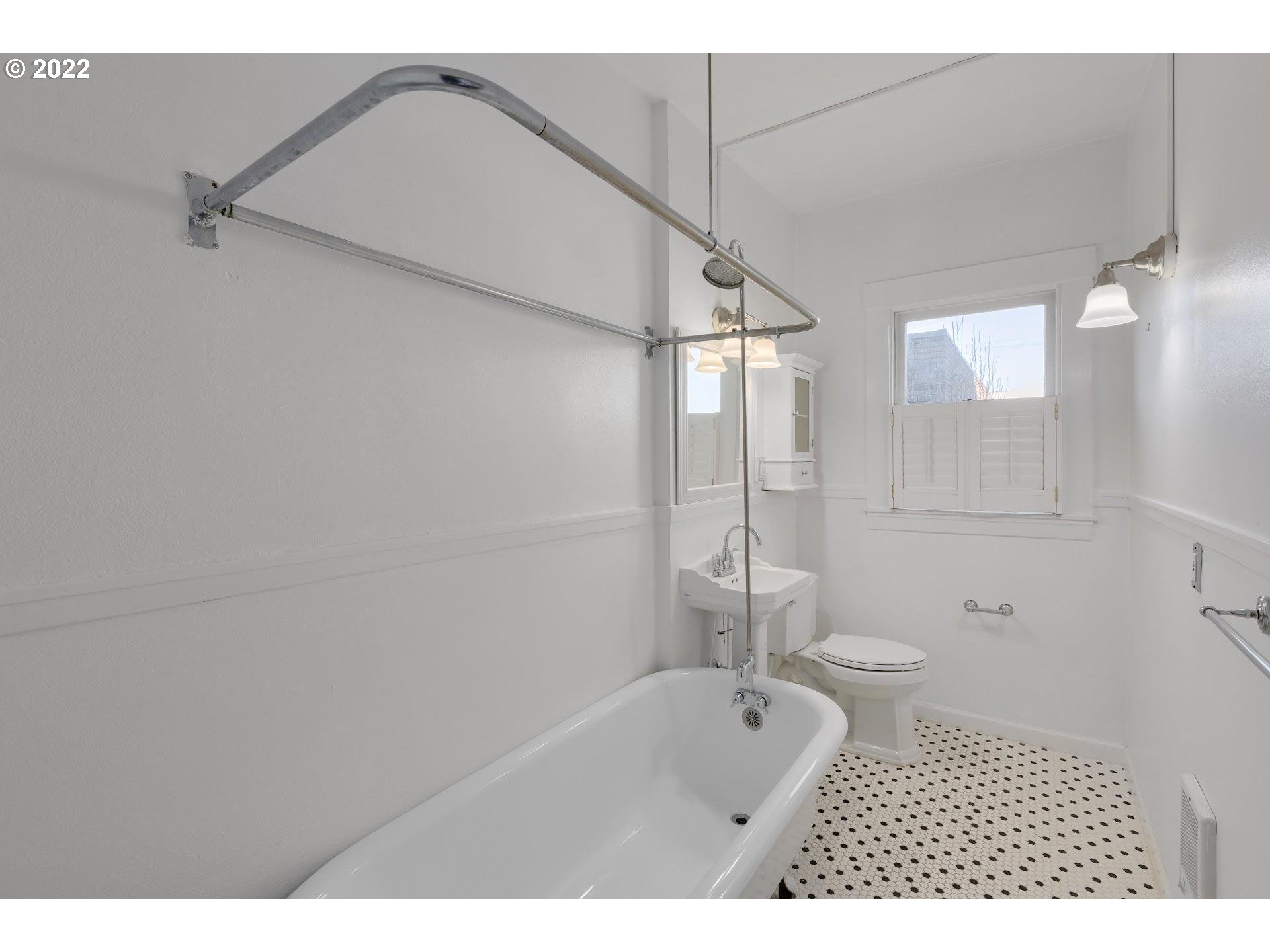 Photo #5: 22469554 Listing 