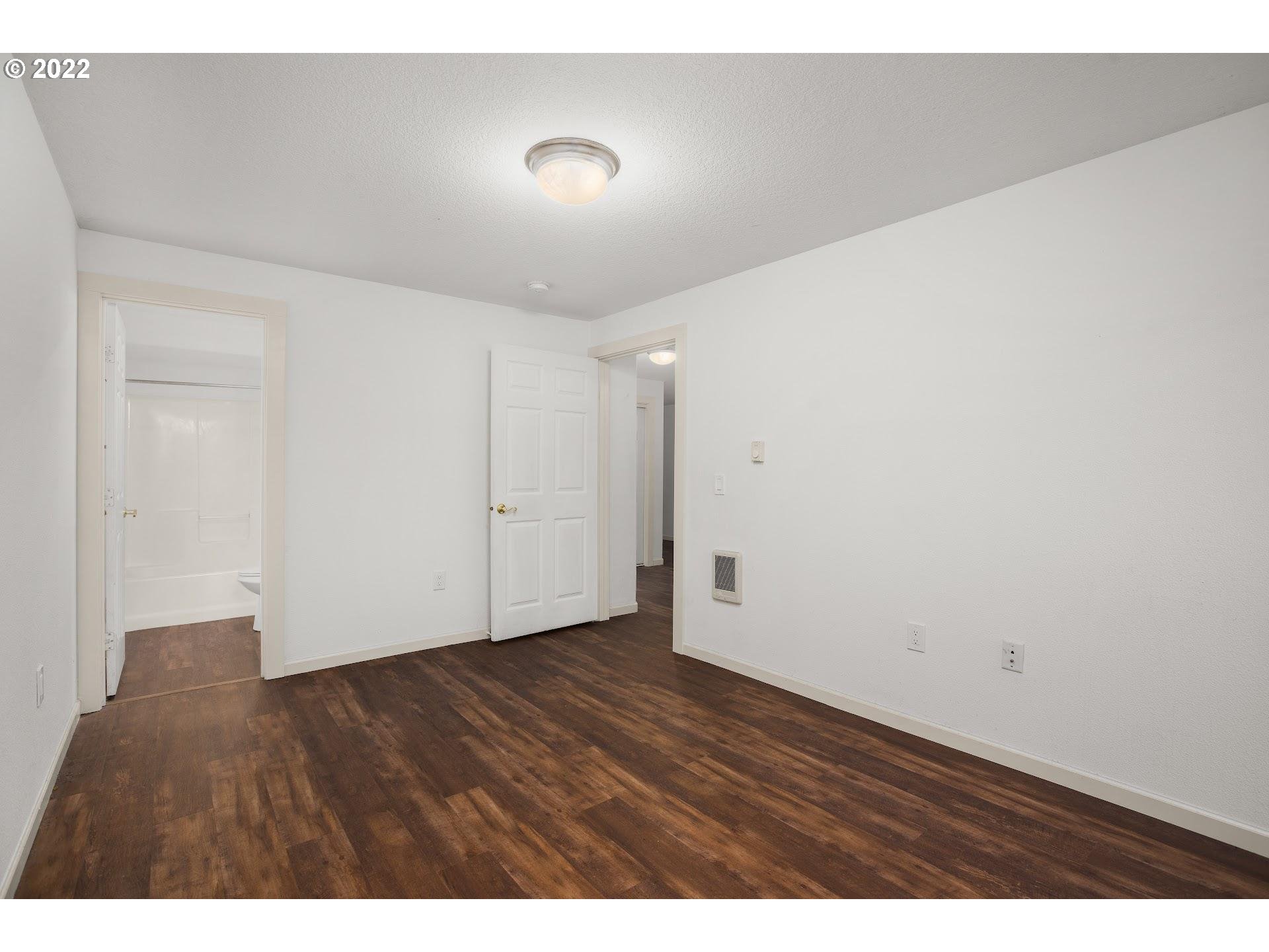 Photo #6: 22472995 Listing 