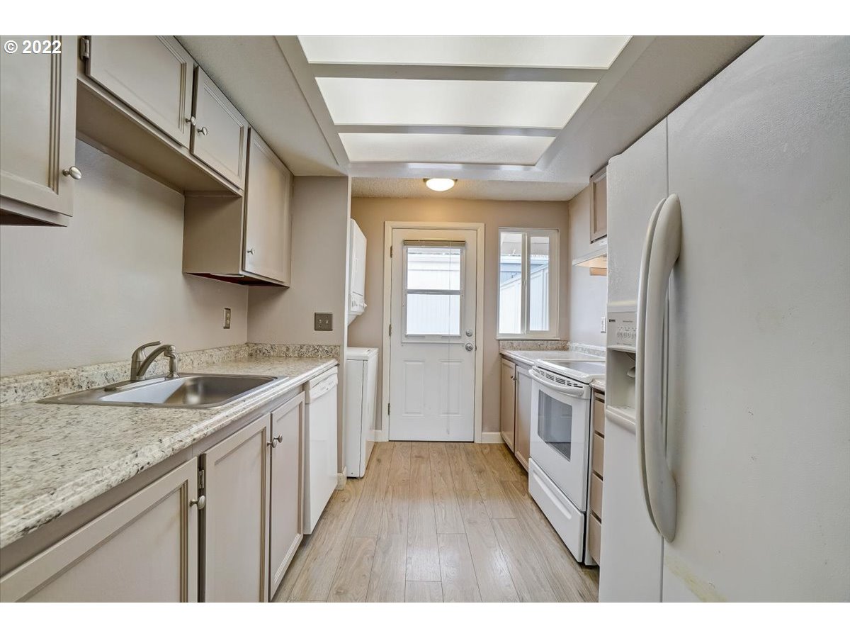 Photo #6: 22477352 Listing 