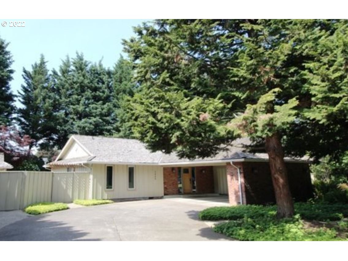 One-level custom home in the desirable Chevy Chase neighborhood!   Updated Kitchen with new walnut cabinets, new appliances, and granite countertops. Argon efficient windows and patio doors. Large 0.36 yard with deck and water feature and established landscaped yard, greenhouse, and tool shed.  Beautiful and private.  Tons of parking for game day!