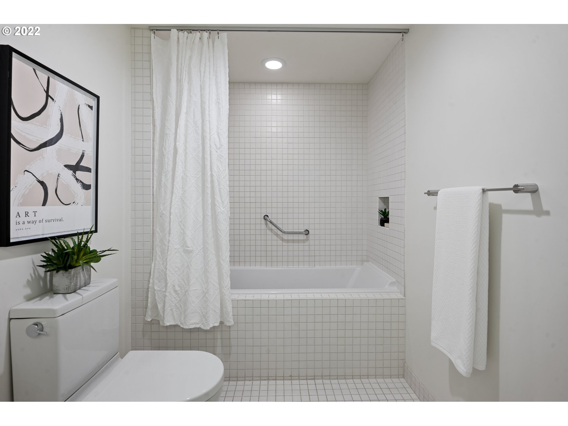 Photo #6: 22481211 Listing 