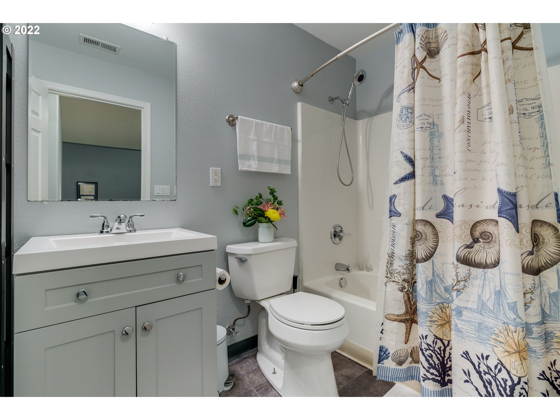 Photo #5: 22483146 Listing 
