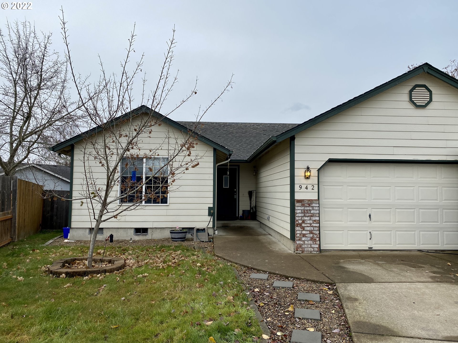 Single level home in a cul-de-sac with lots of updates. New carpet, paint, light fixtures, & remodeled bathrooms. Bright kitchen w/an island, pantry. Fenced back yard with new concrete patio, tool shed, u/g sprinklers front and back, and a dog run.