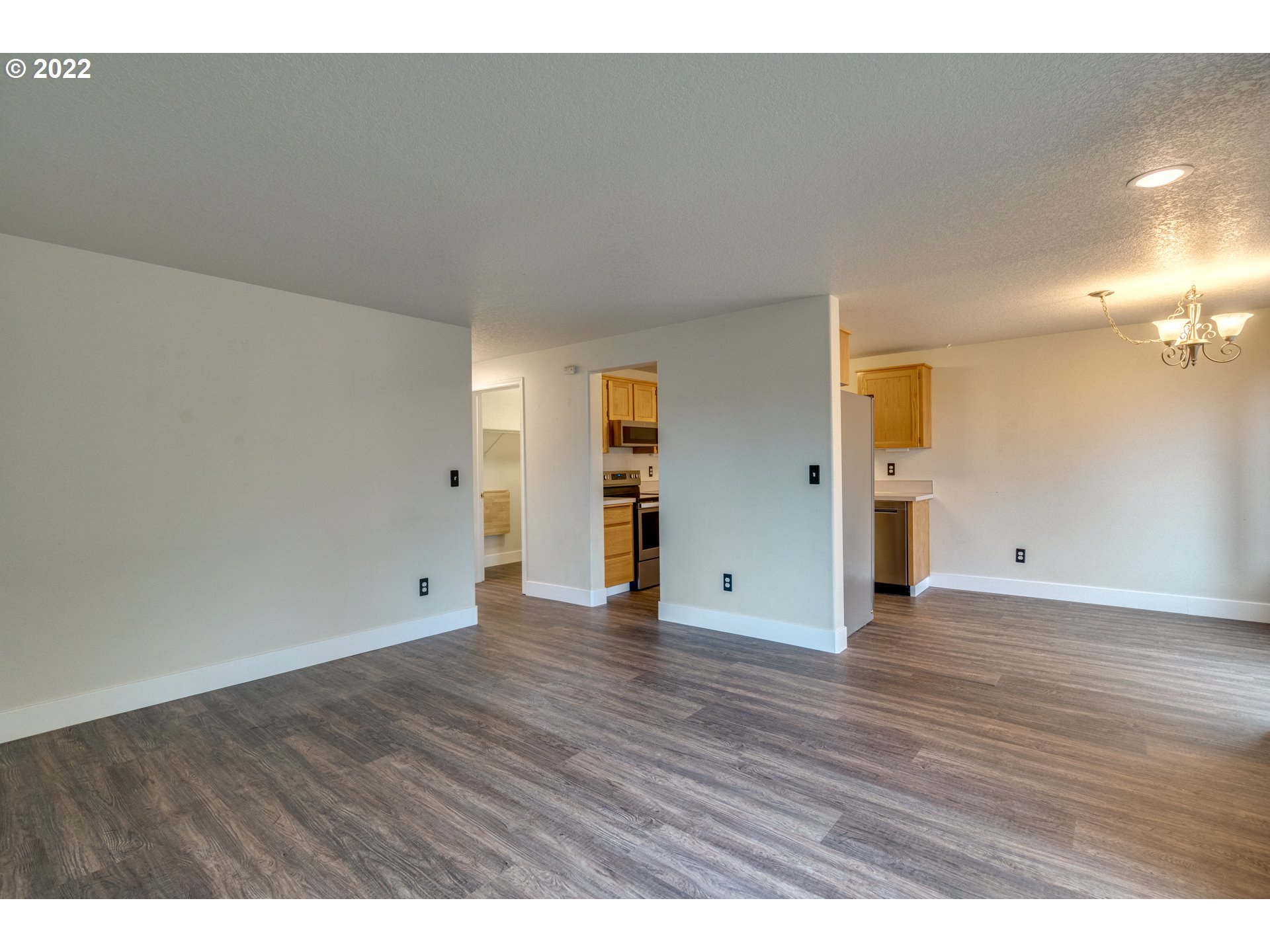 Photo #6: 22499893 Listing 