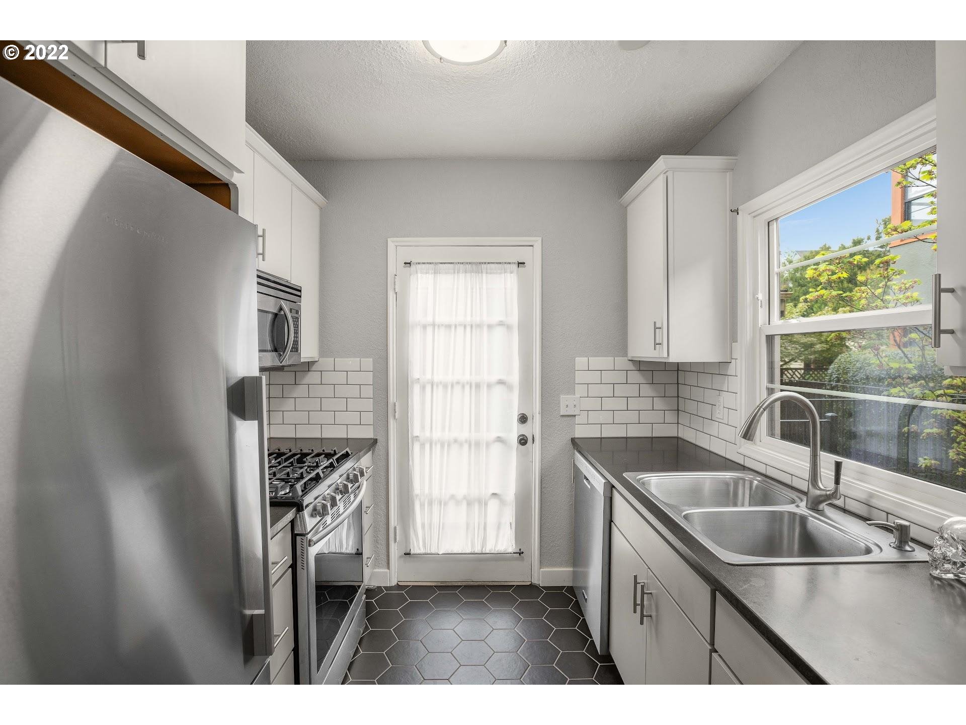 Photo #5: 22503943 Listing 