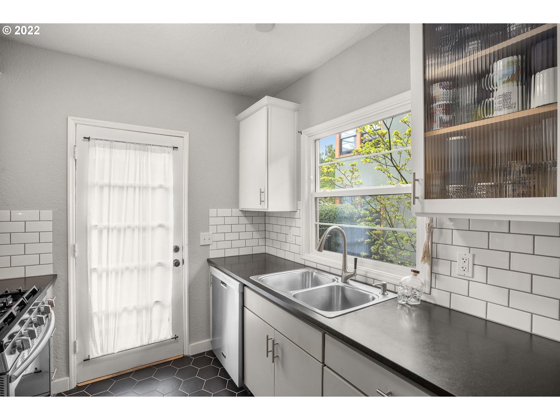 Photo #4: 22503943 Listing 