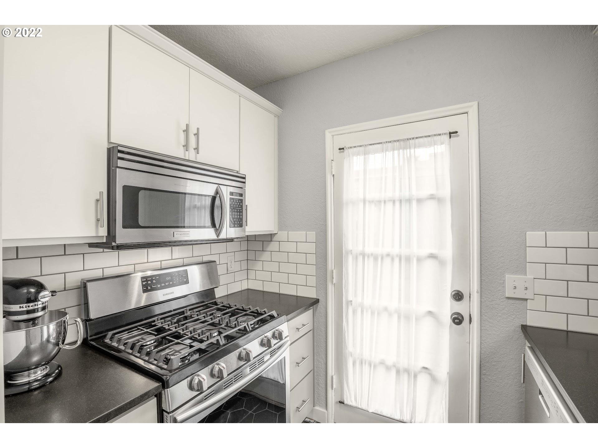 Photo #6: 22503943 Listing 