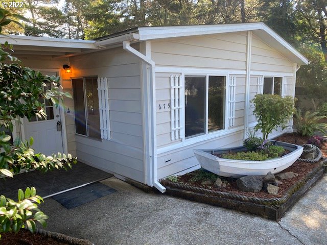 MOVE-IN READY IN GREENTREES! West side 3 bedroom, 2 bath manufactured home with new carpet and paint. Separate primary suite wing. Extra-long tandem carport plus heated/insulated workshop/hobby room. Sunroom off of living room. Brand new roof and plumbing throughout. Gated 55+ community.