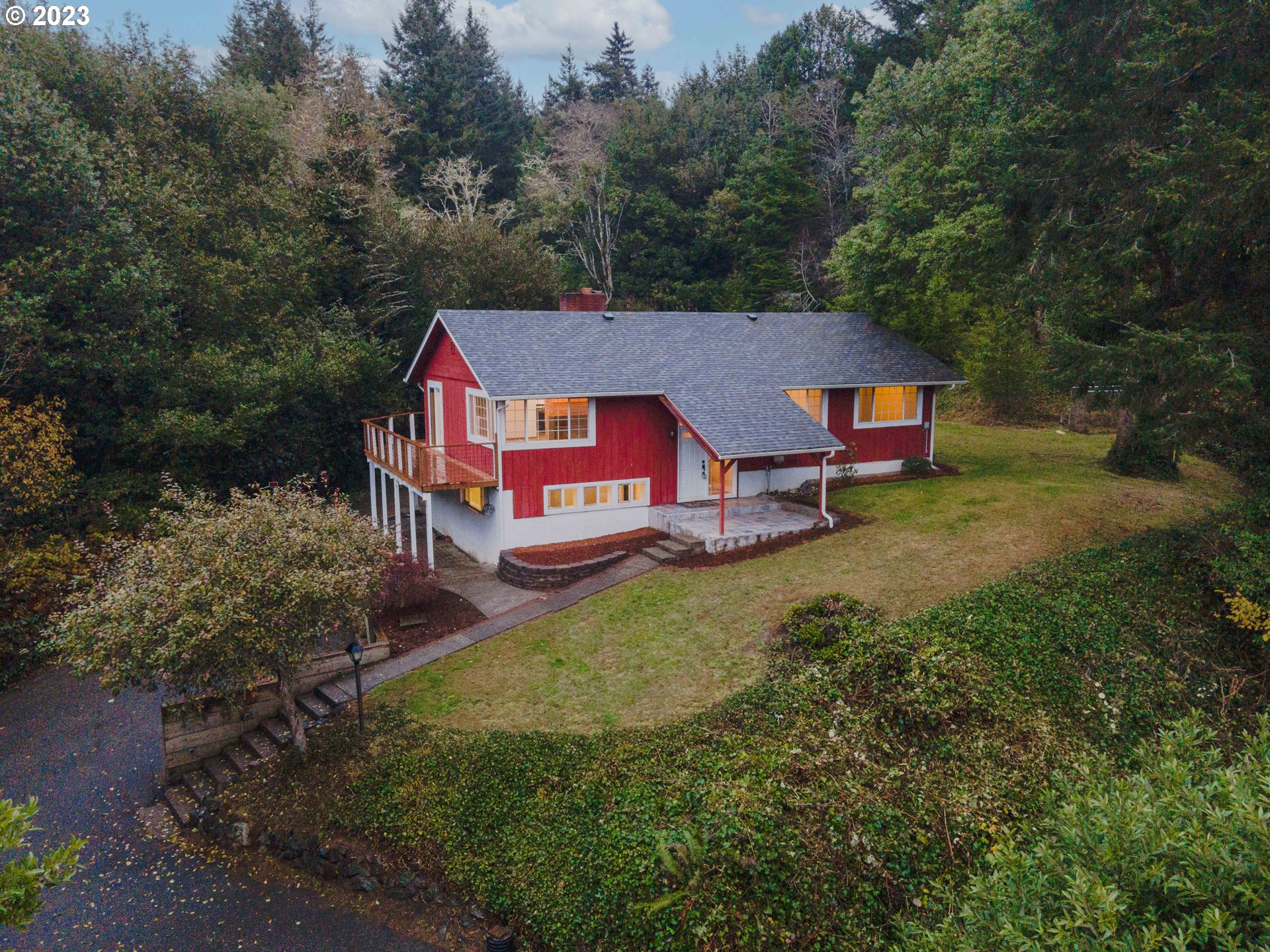 57333 HOWE RD, Coquille, OR 97423