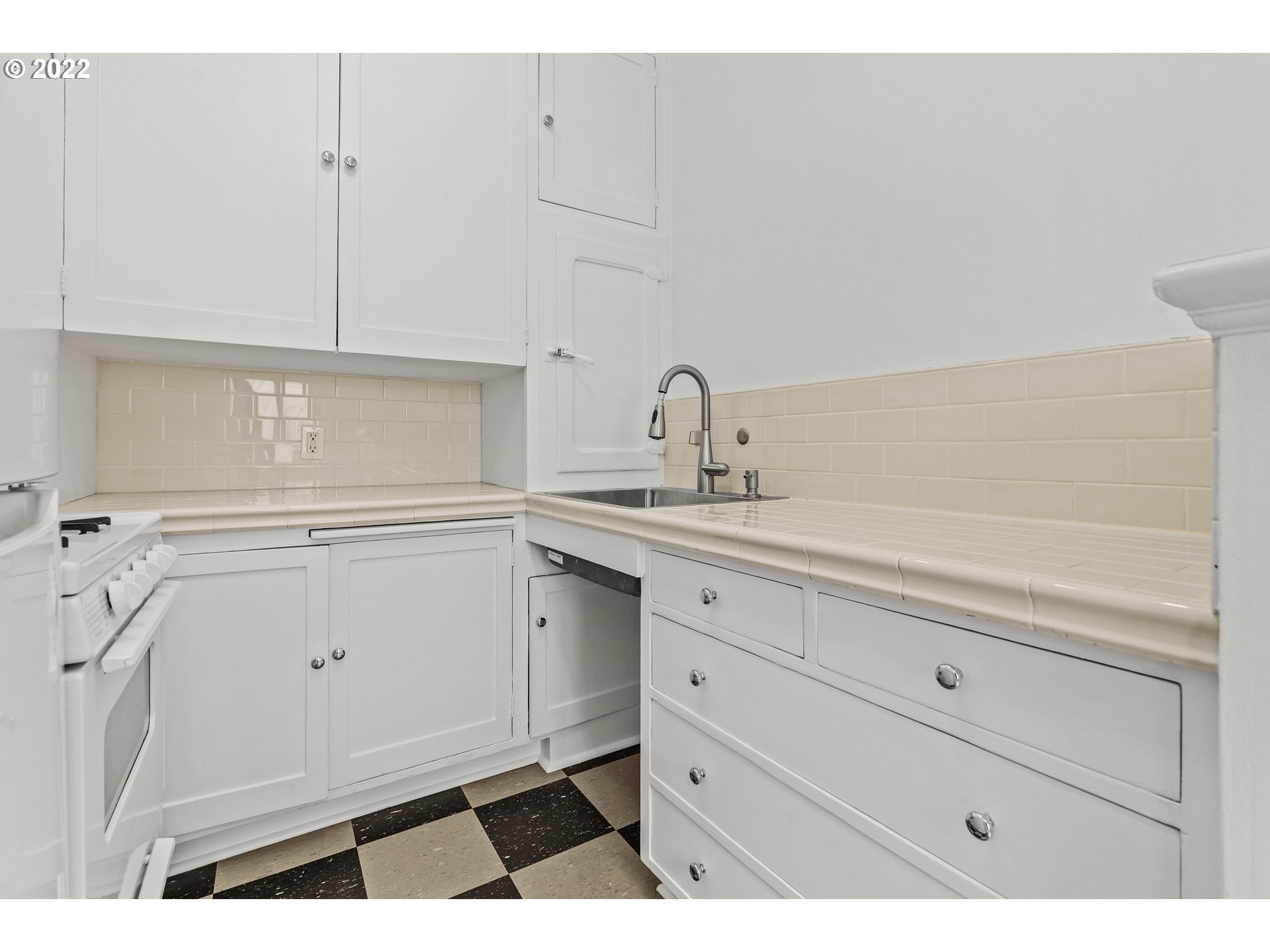 Photo #3: 22514346 Listing 