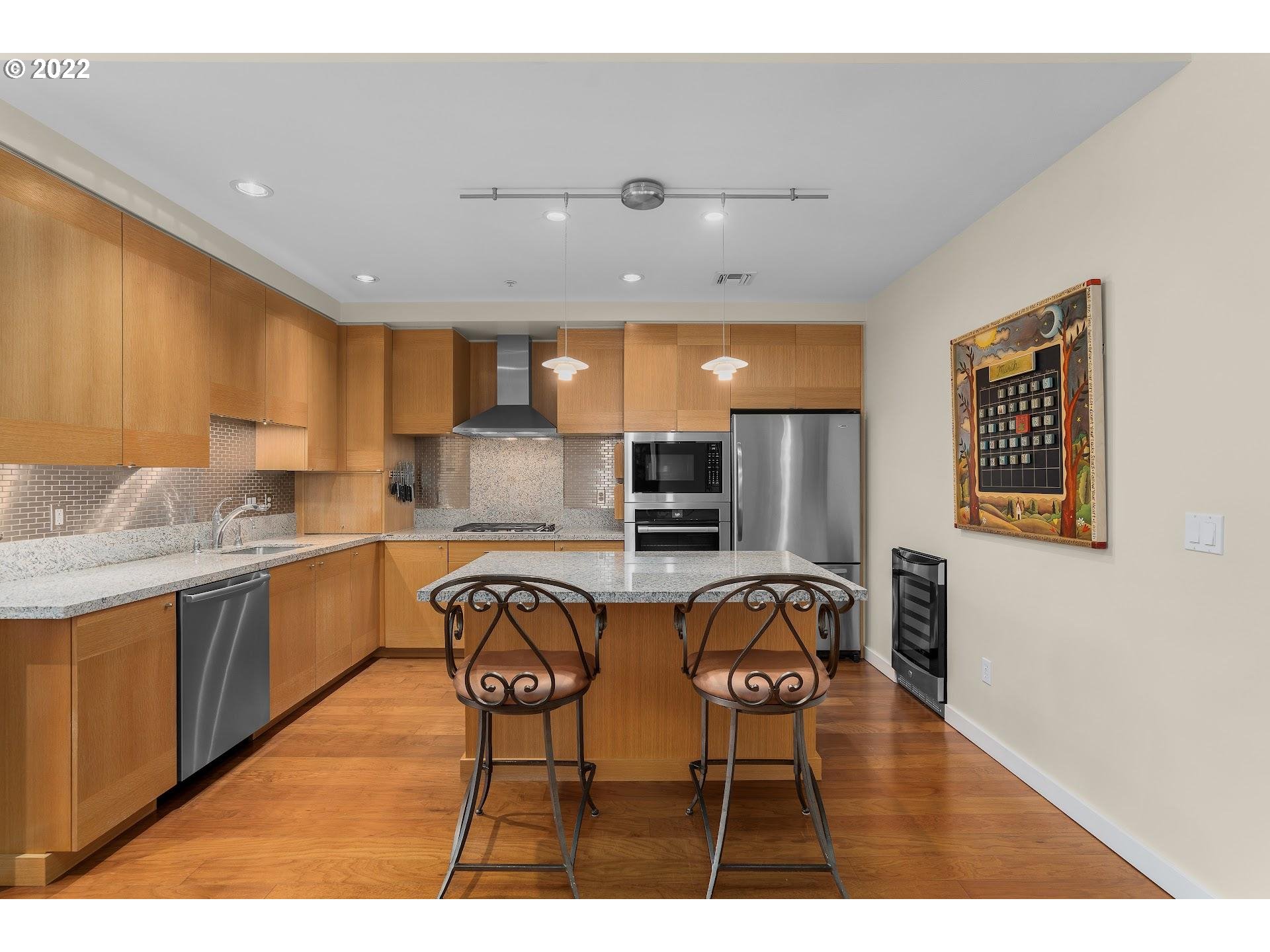 Photo #2: 22526809 Listing 