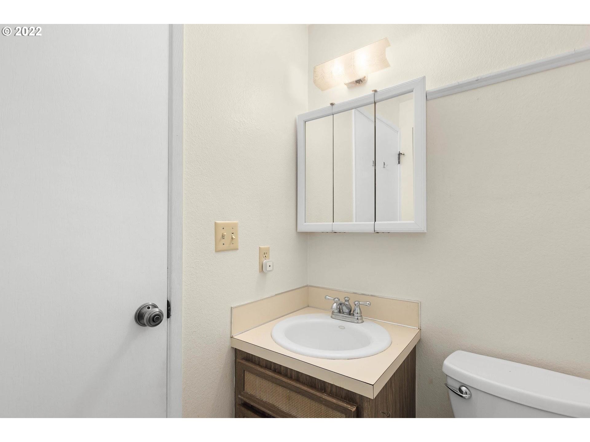 Photo #6: 22526831 Listing 