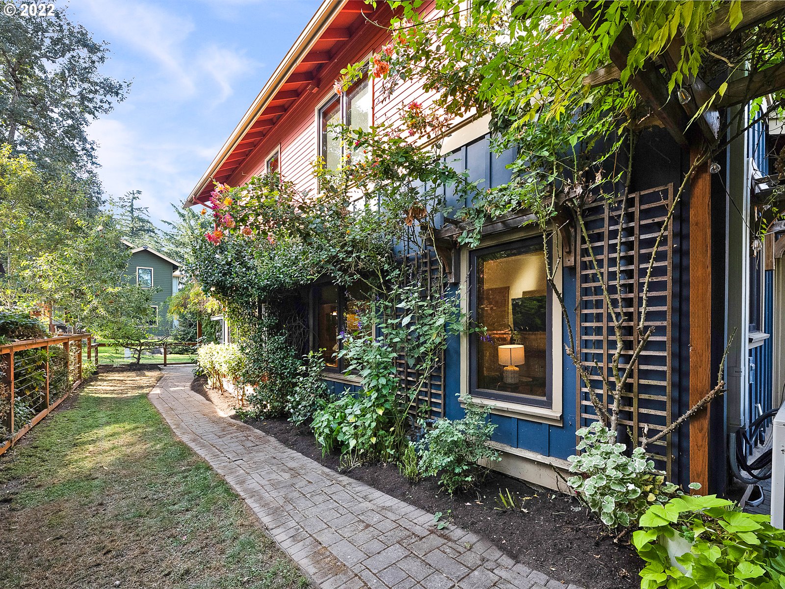 Photo #2: 22526851 Listing 