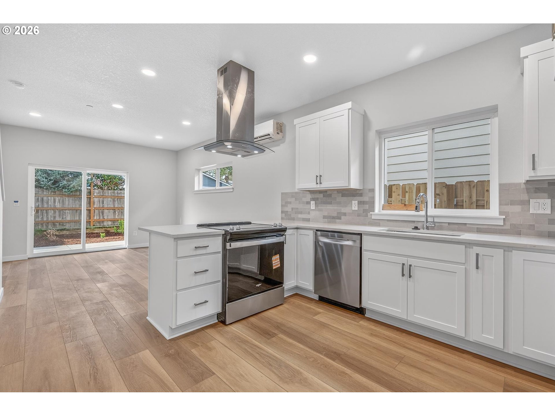 Photo #8: 225299844 Listing: Photo #8