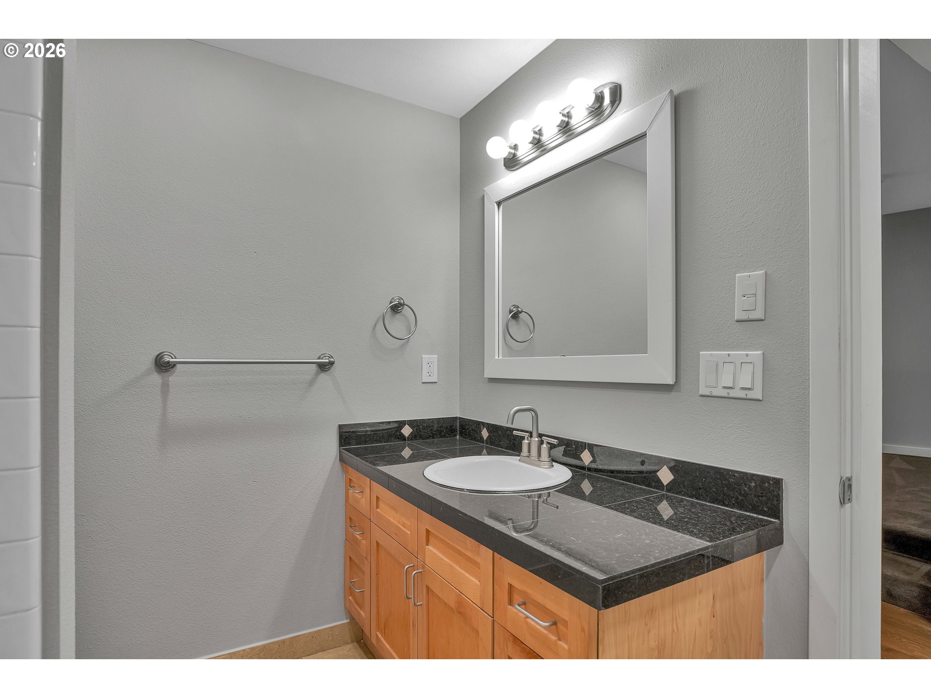 Photo #4: 225301041 Listing: Photo #4