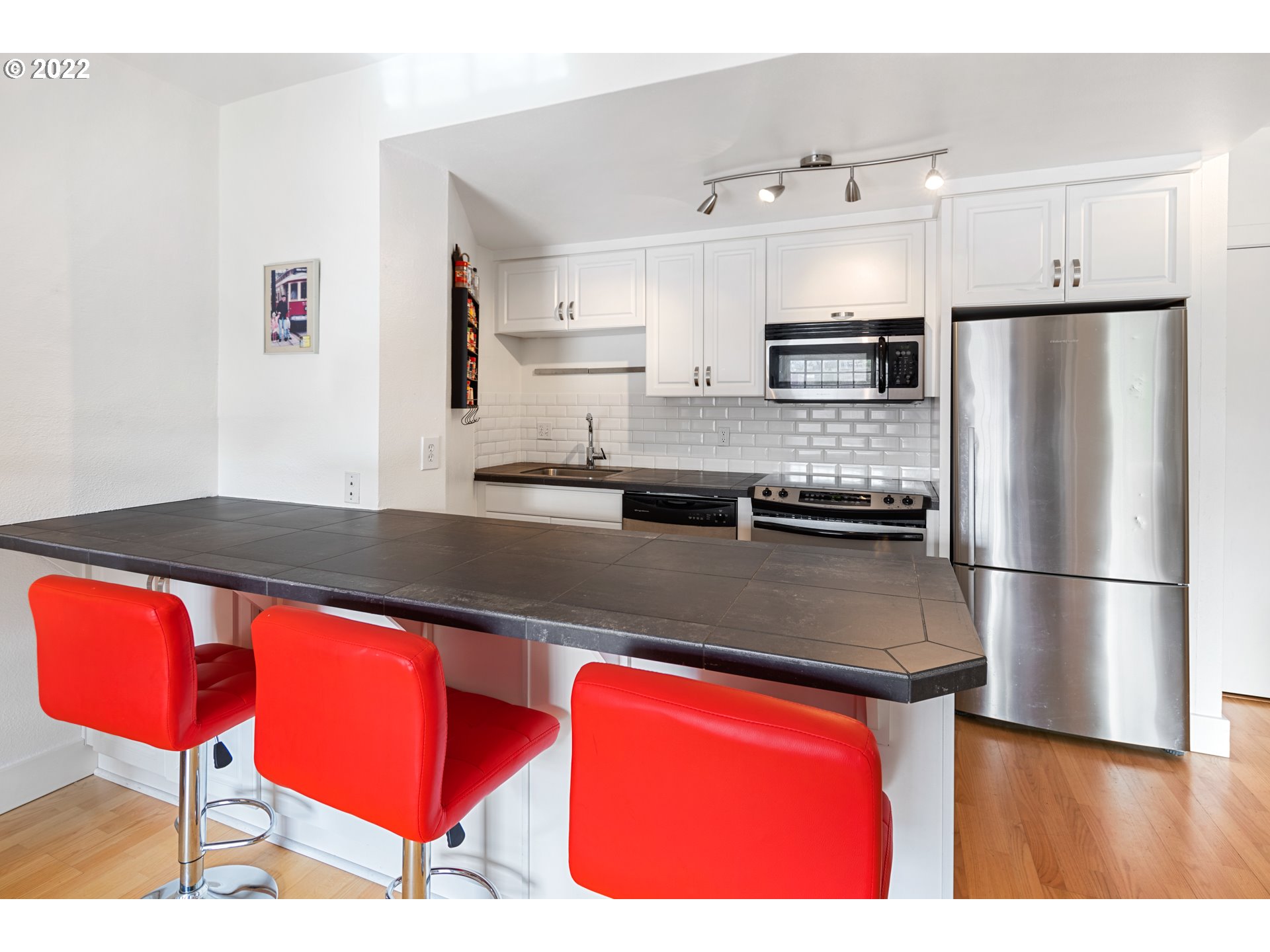 Photo #5: 22535908 Listing 