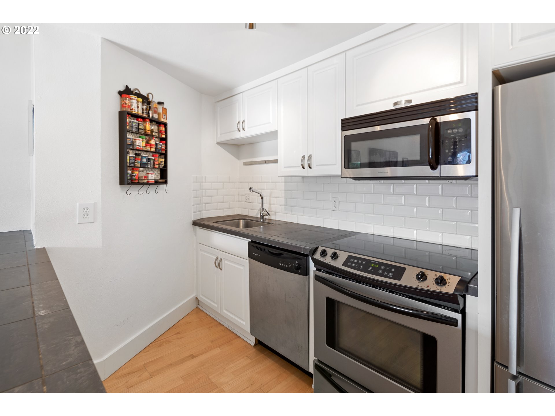 Photo #6: 22535908 Listing 