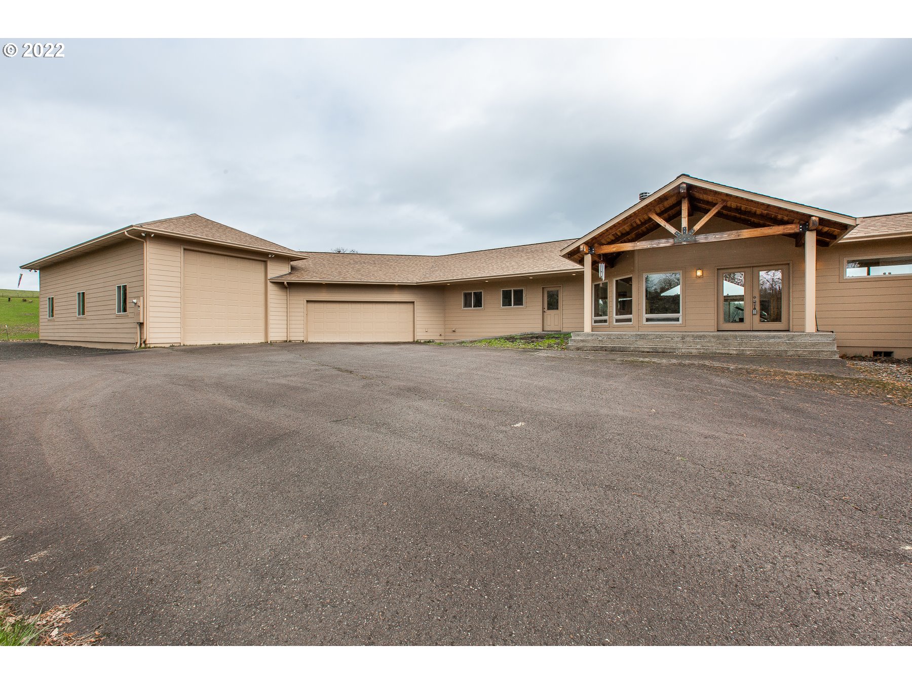 Amazing Custom Home on over 8 acres overlooking the North Umpqua River! This home features an 8 car garage/big bus RV storage w/ Hookups,full shop, vaulted ceilings, a large kitchen w/high end stainless appliances, custom pass through pantry, butler area,  large utility room, family room and den w/ wet bar, 2 fireplaces, larger master suite w/ dual vanity, walk in closet, surrounding trex decking, loads of natural lighting and so much more!