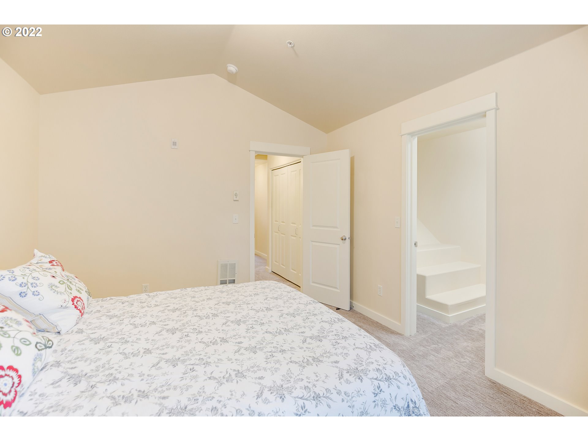 Photo #5: 22567704 Listing 