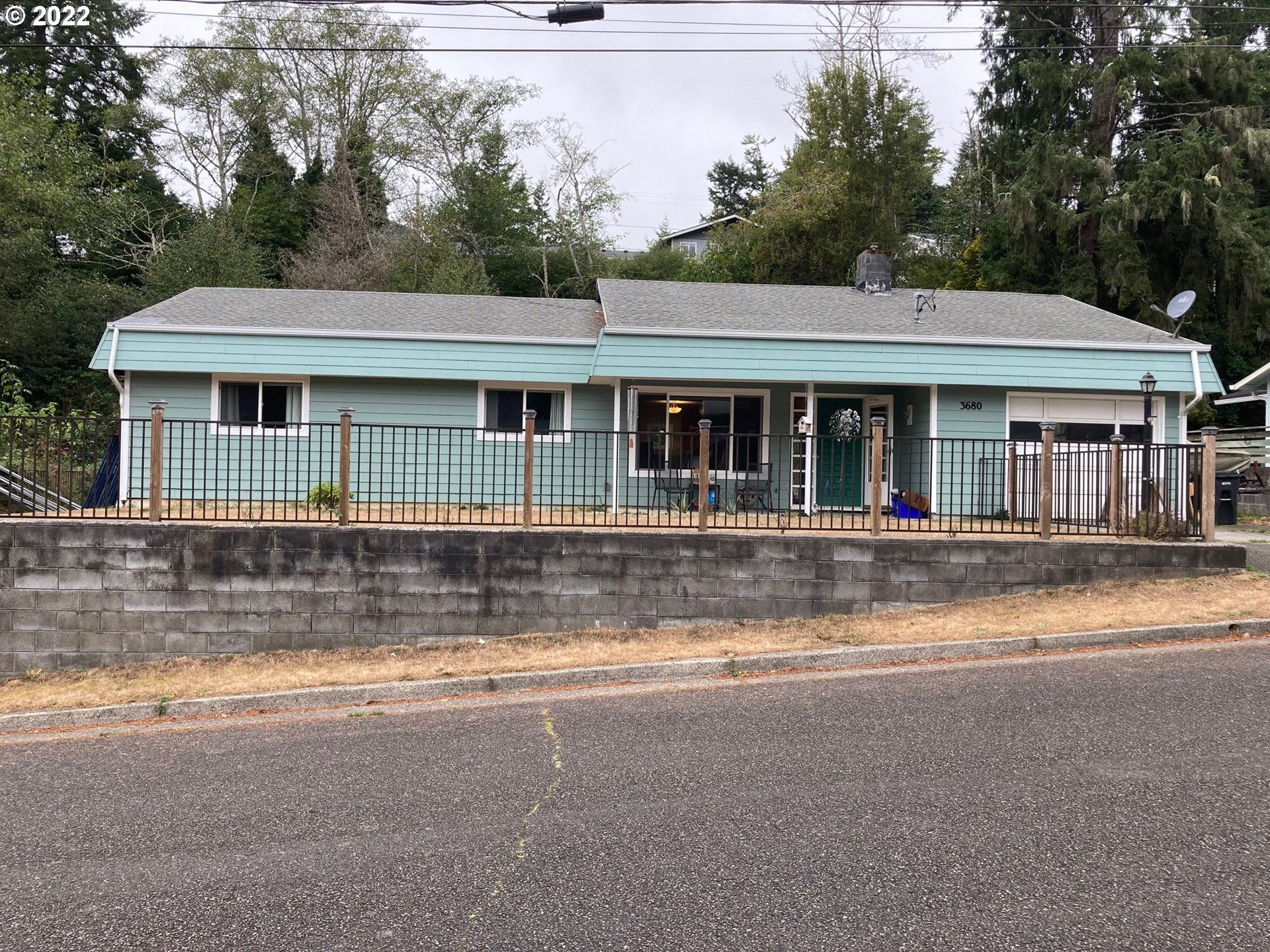 3680 SPRUCE ST, North Bend, OR 97459
