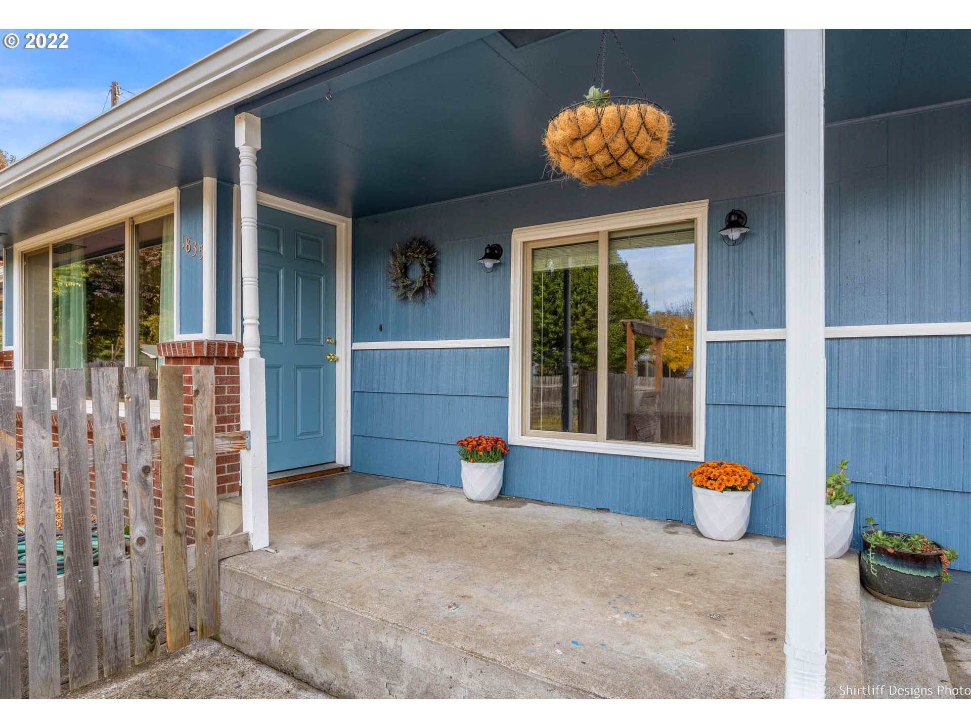 INVITING LIGHT FILLED & OPEN floor plan in this tastefully updated home w/front porch situated in a friendly & conveniently located neighborhood. Hardwood floors in LR & Bdrms, updated kitchen w/skylight & SS appl opening to living rm w/fireplace. Family rm w/ new LV floor provides ample additional space. Bathrm w/sun tunnel, tile floor, updated vanity & toilet. New ext paint, gutters, much new int paint, & more. Indoor laundry, bonus rm in garage. Short walk to Emerald Park. Hurry, won't last!