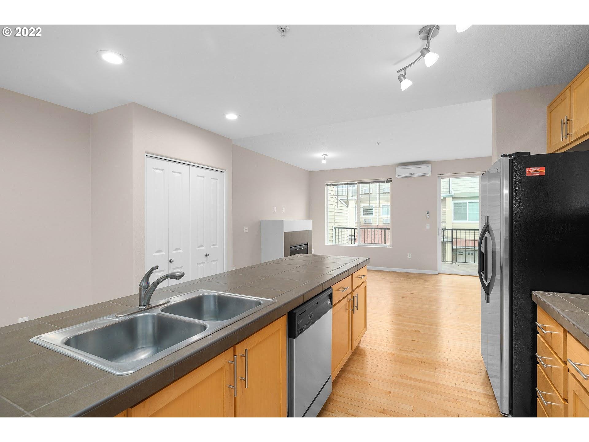 Photo #3: 22594275 Listing 