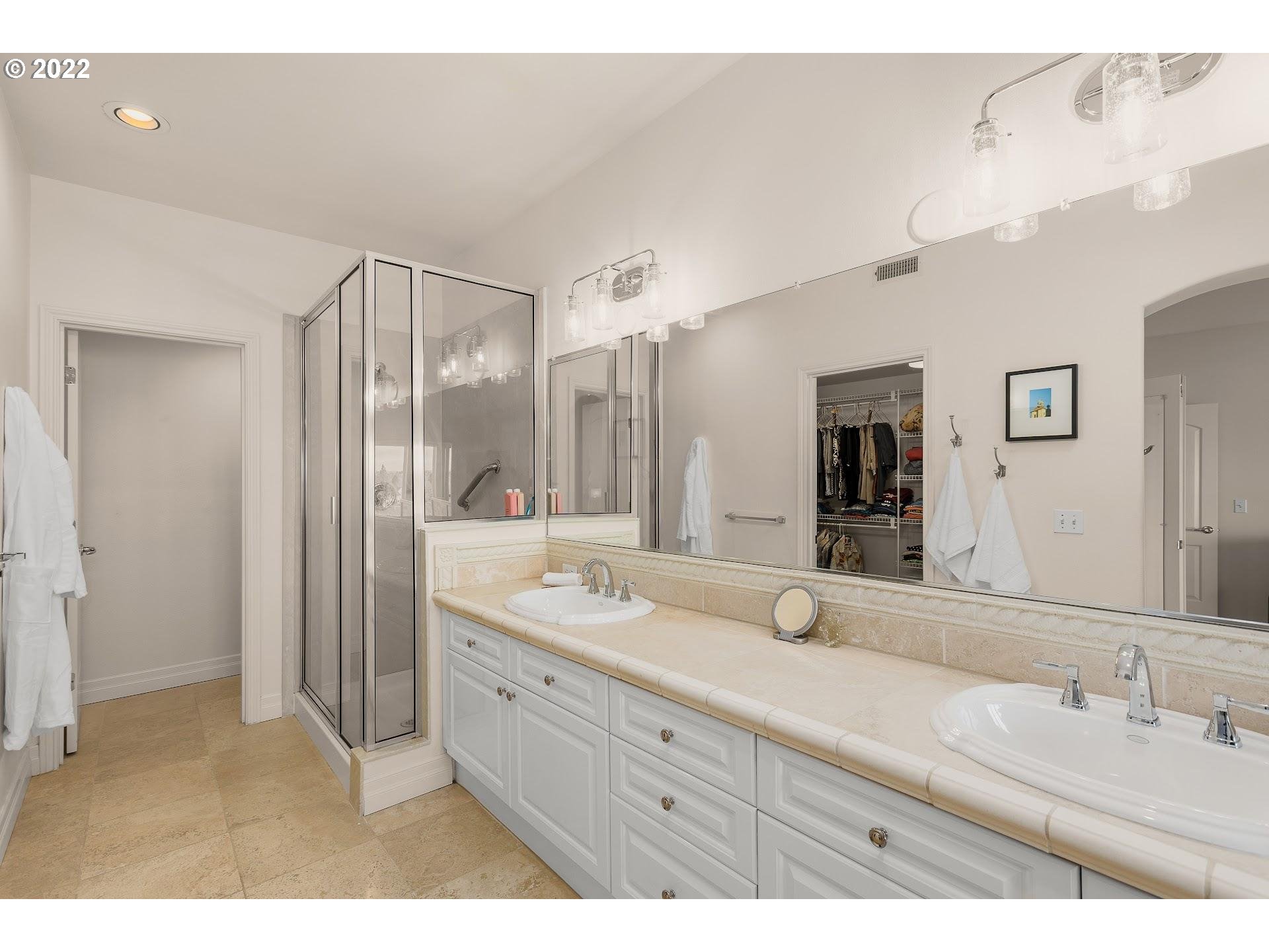 Photo #6: 22601939 Listing 
