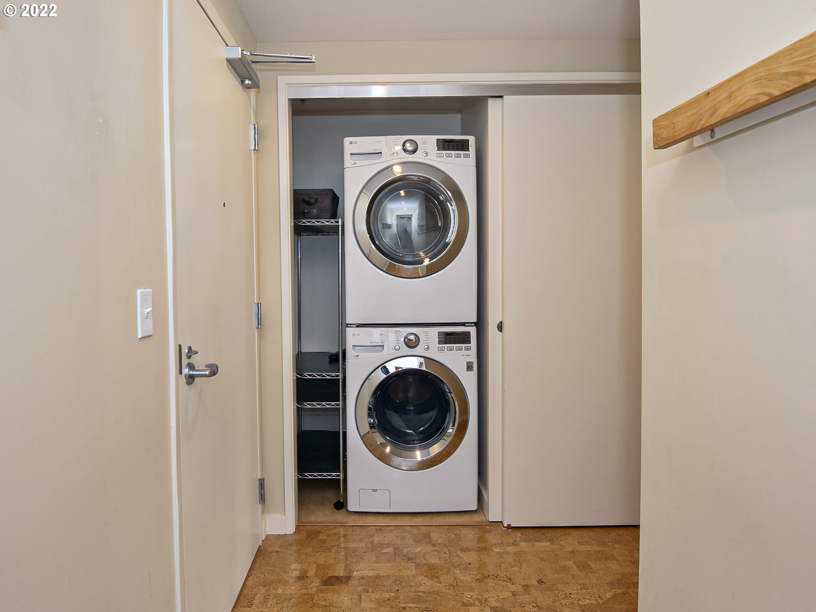 Photo #4: 22612492 Listing 