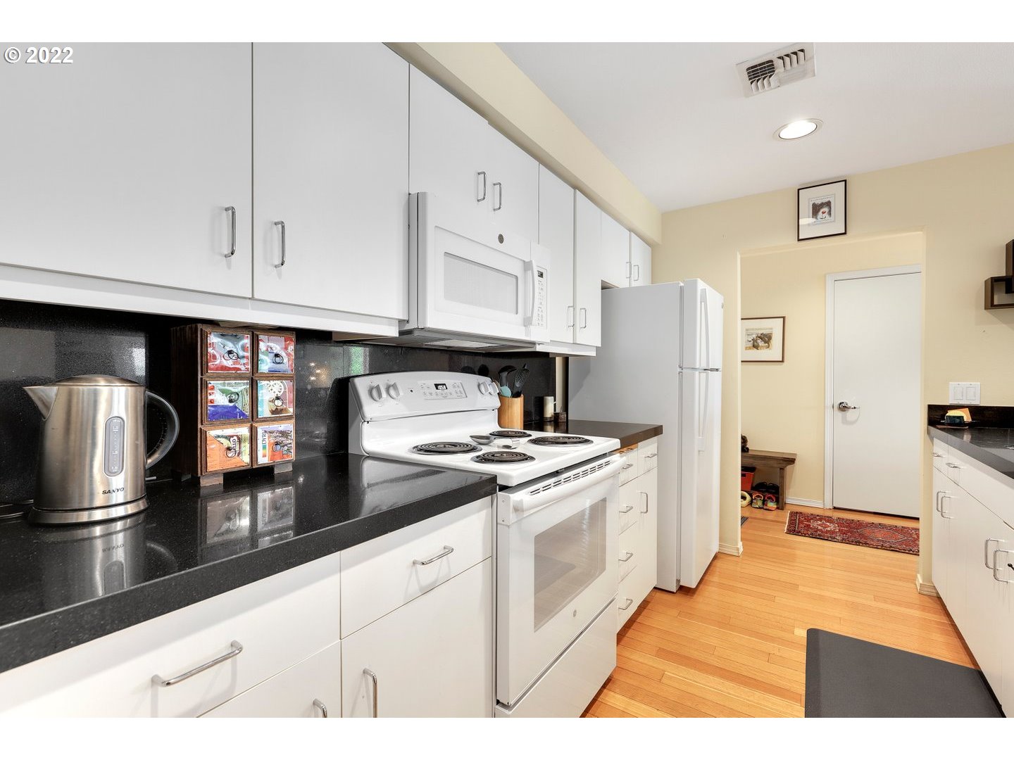 Photo #5: 22616930 Listing 