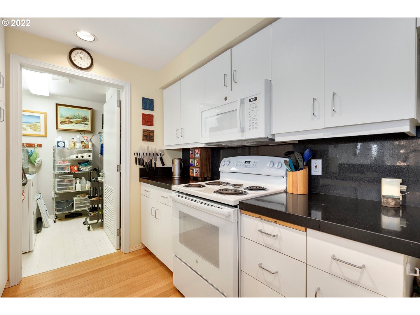 Photo #6: 22616930 Listing 