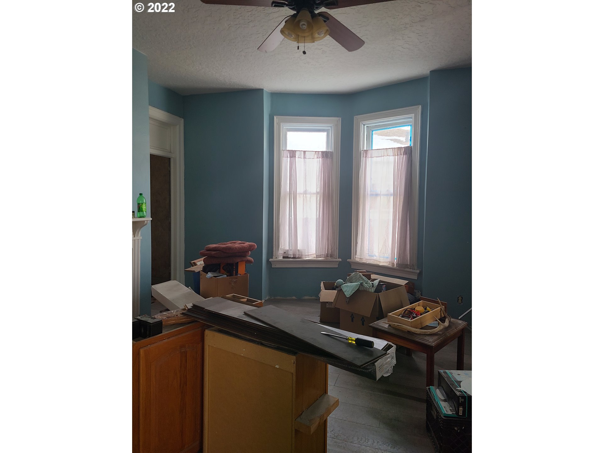 1415 DEWEY AVE