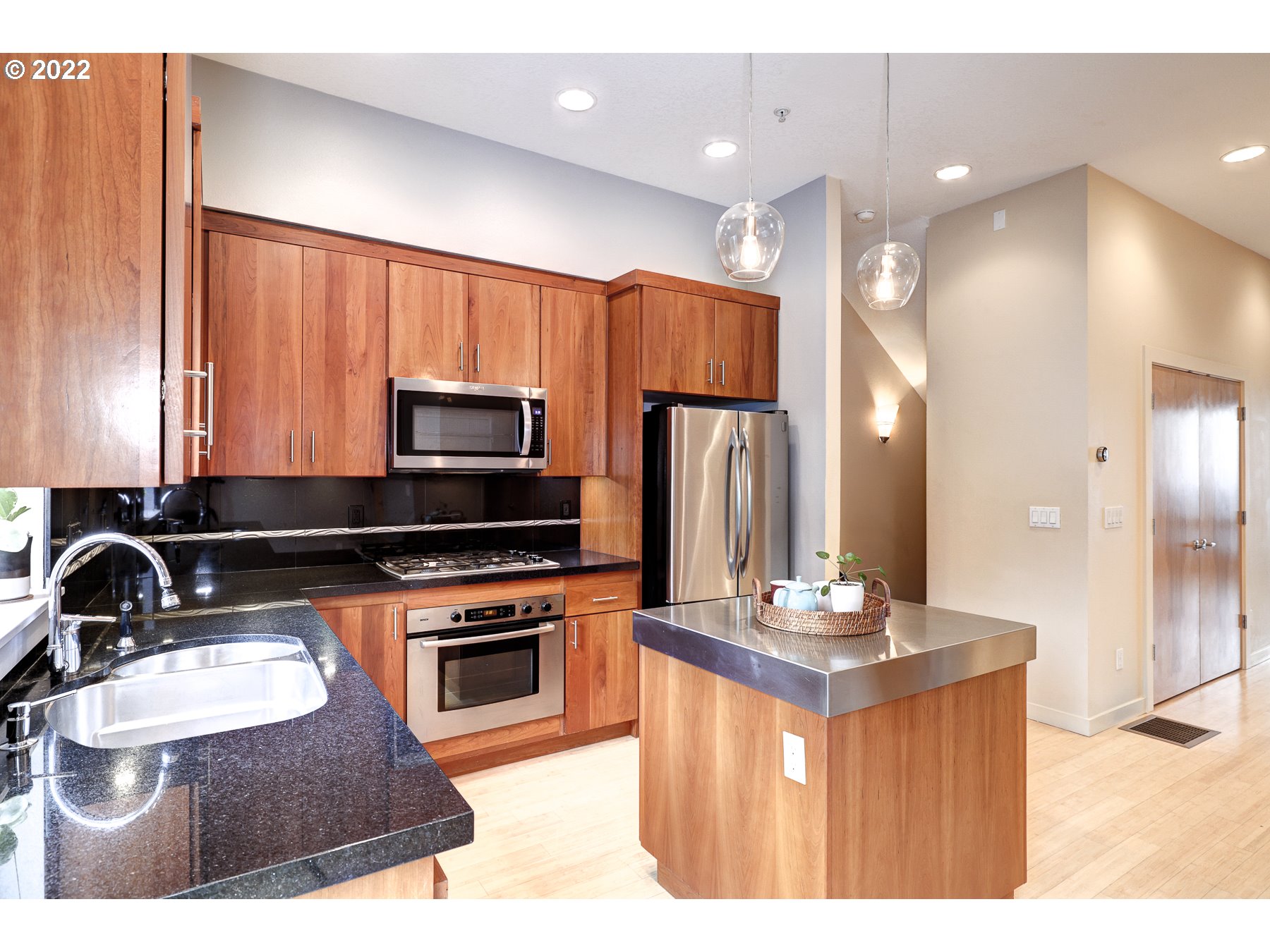 Photo #5: 22631893 Listing 