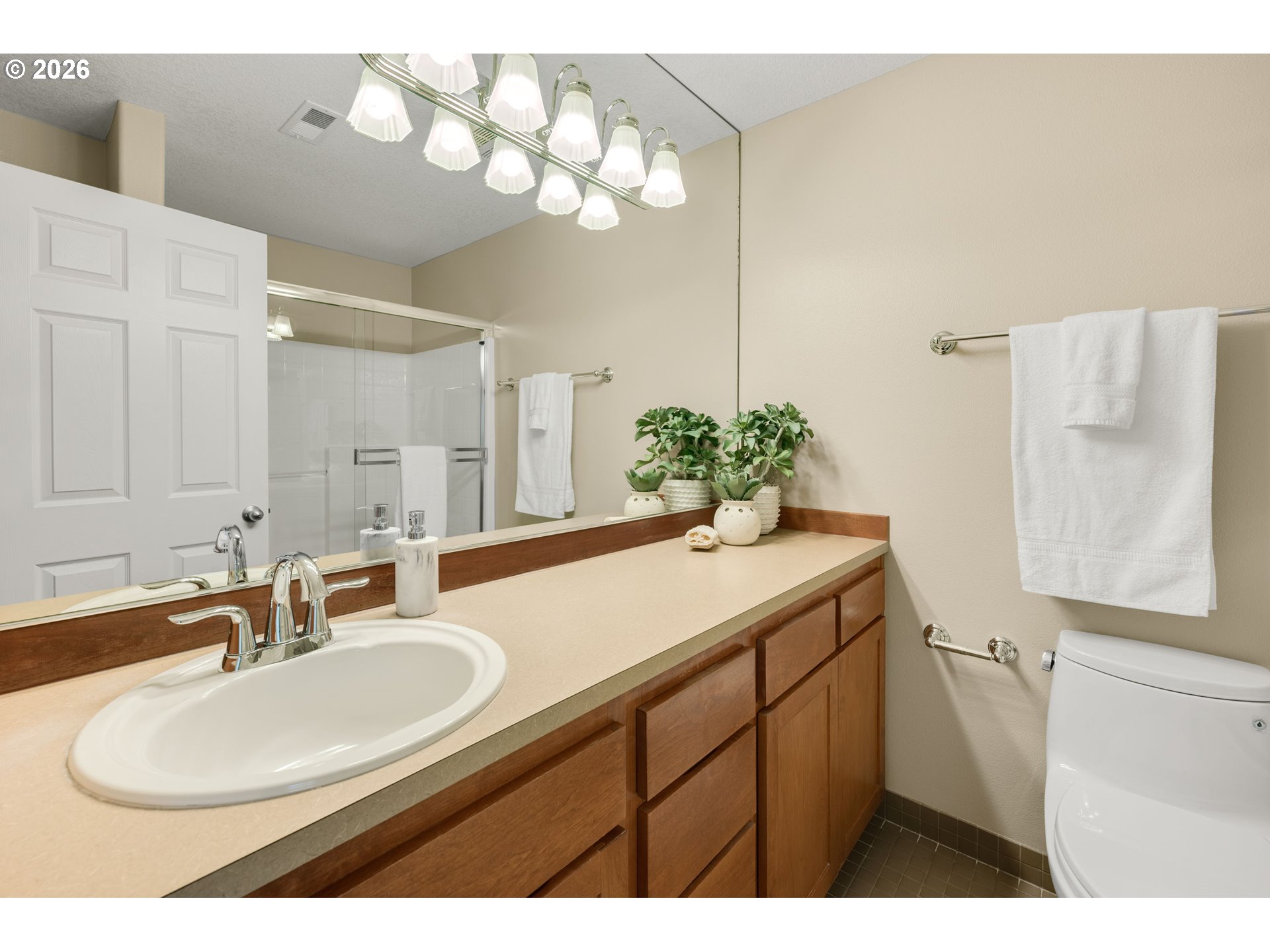 Photo #17: 226348908 Listing: Photo #17